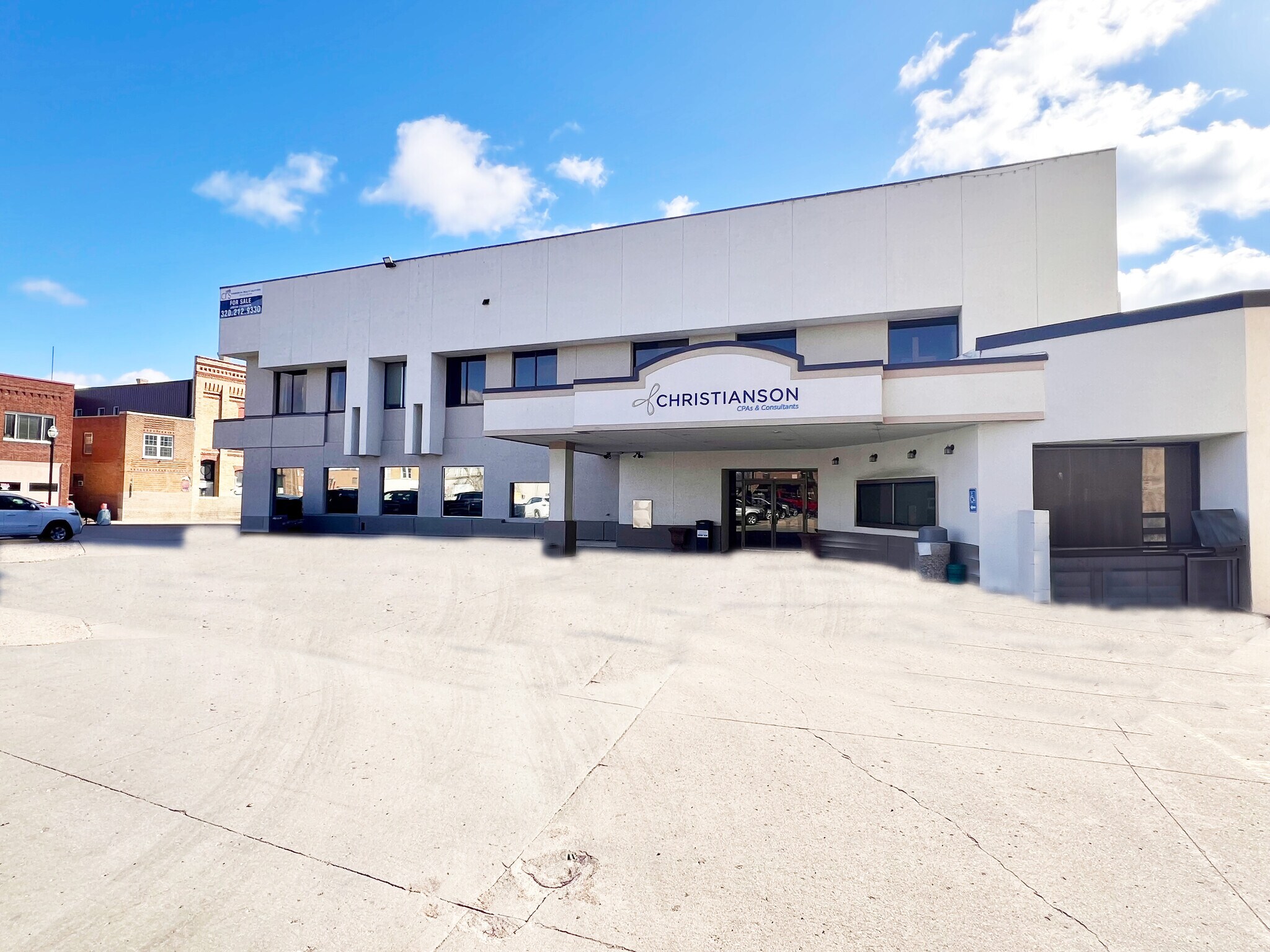 302 5th St SW, Willmar, MN for Sale