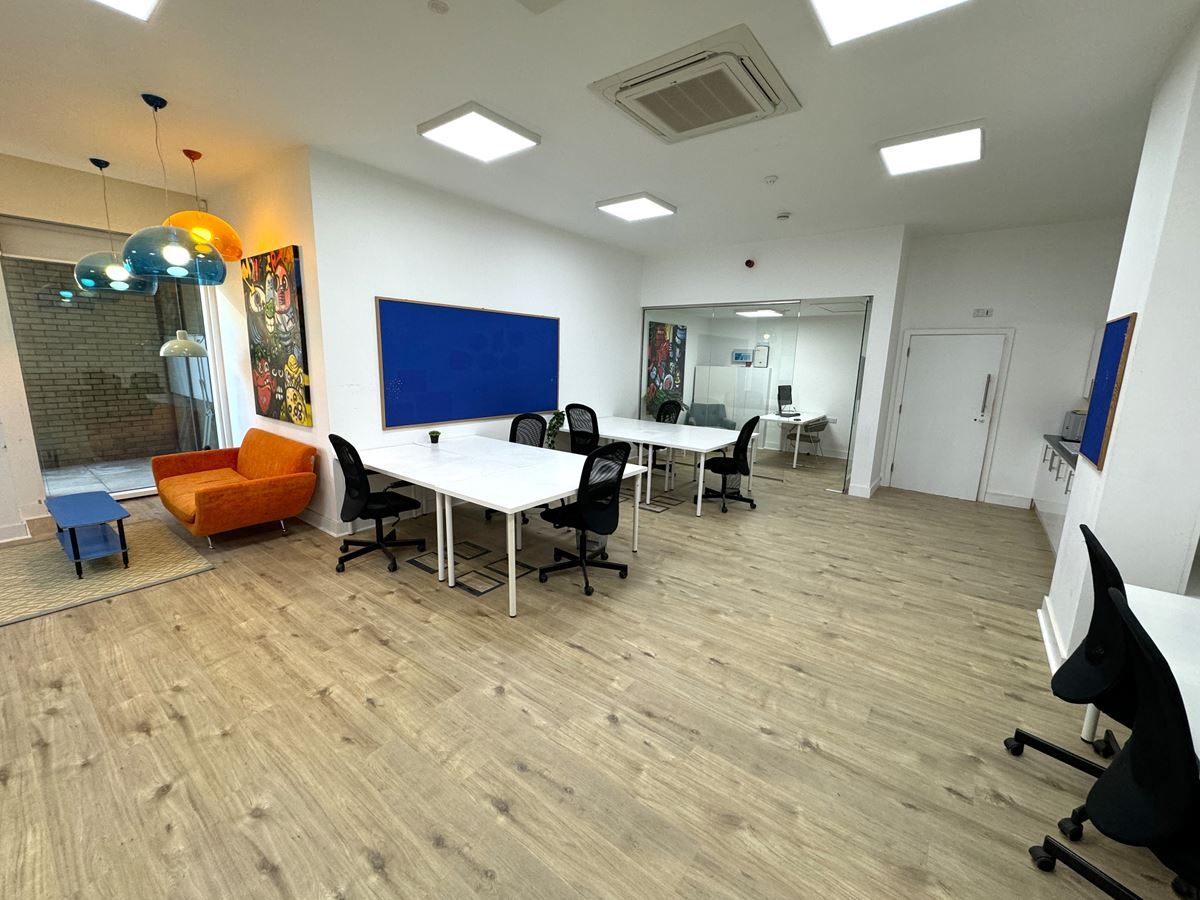 Kew Bridge Rd, Brentford, LND for Sale