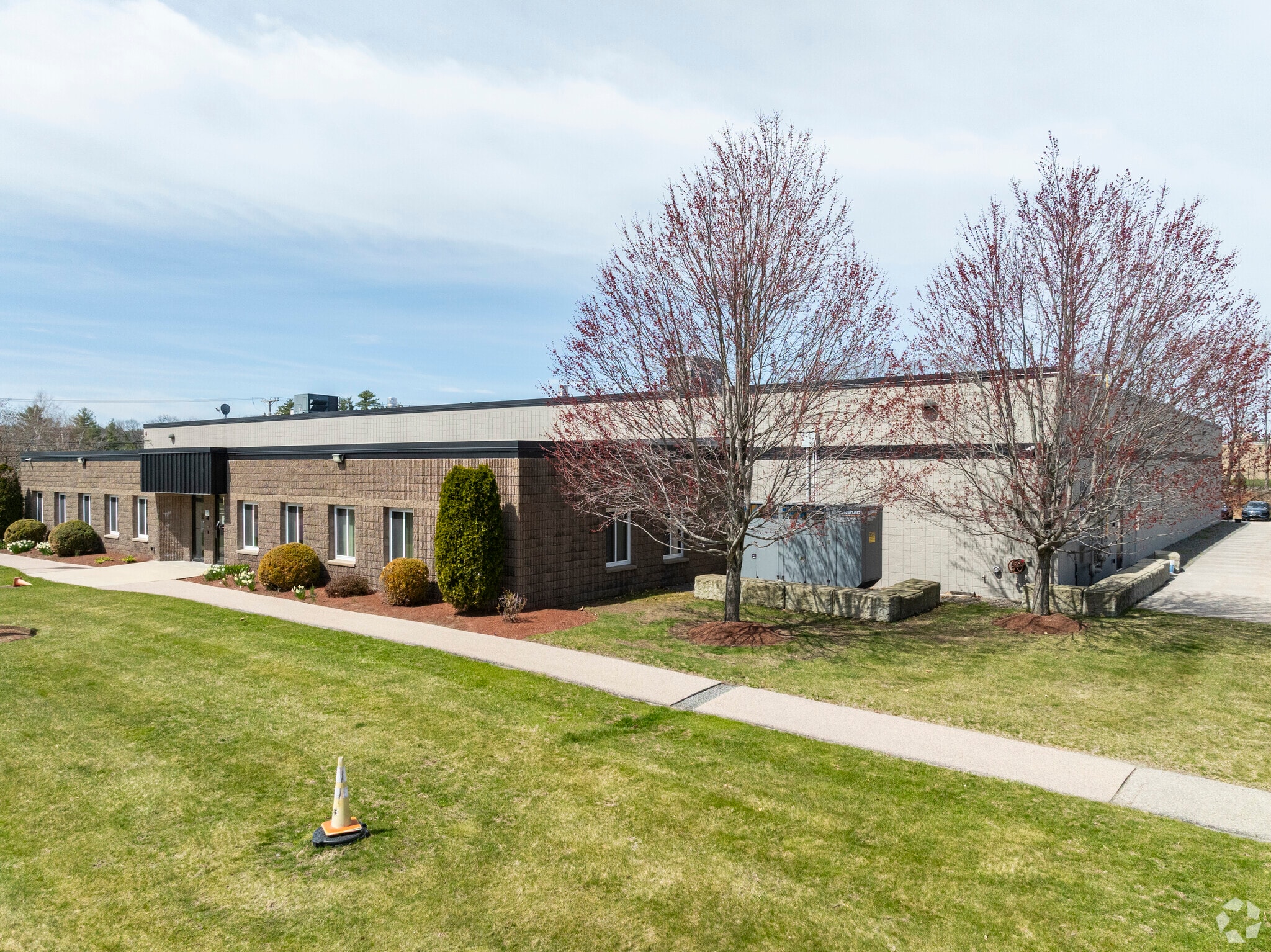 14-16 Hampshire Dr, Hudson, NH for Sale