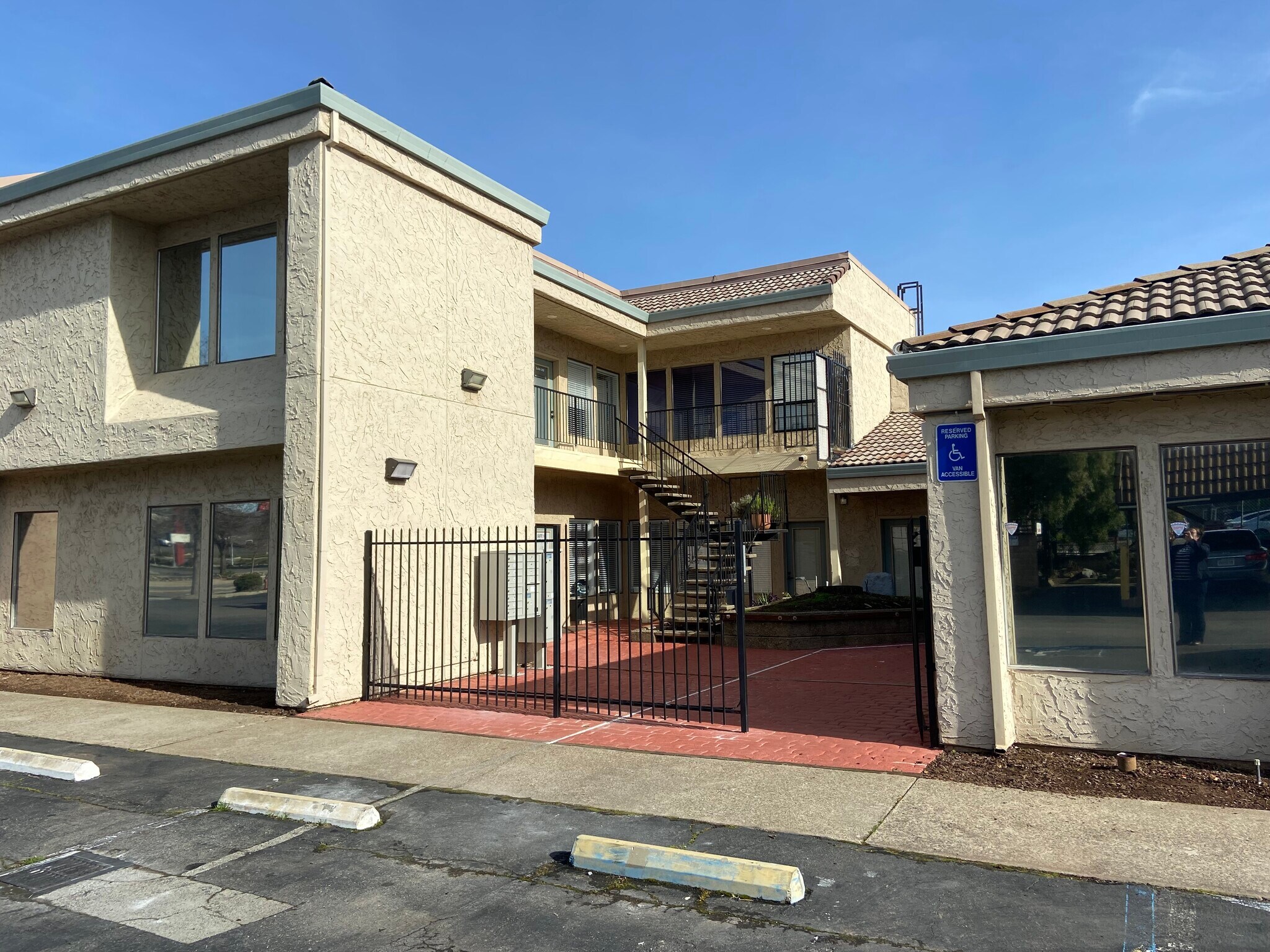 833 Mistletoe Ln, Redding, CA for Rent
