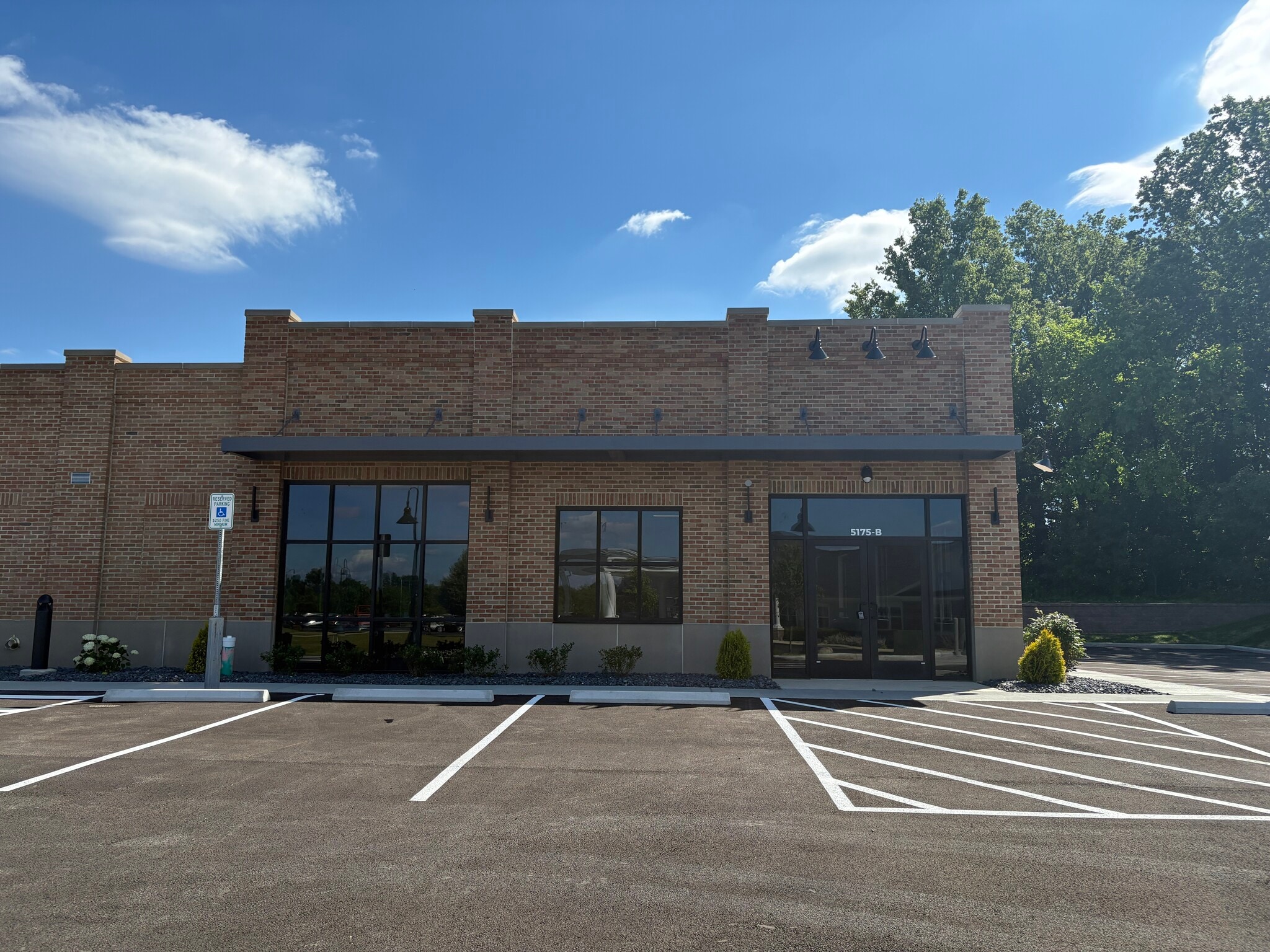 5175 Forest Dr, New Albany, OH for Rent