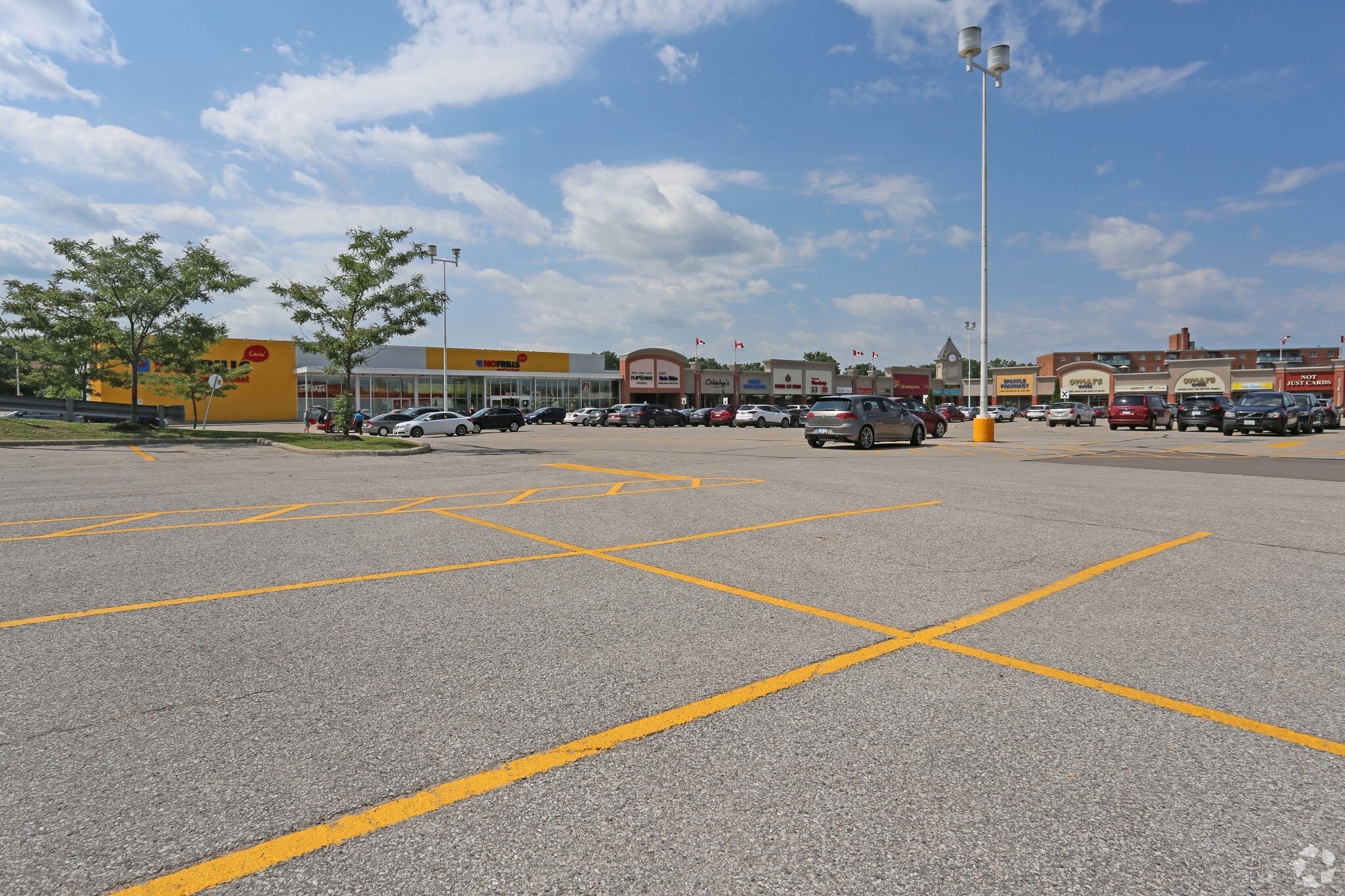 14800 Yonge St, Aurora, ON for Rent