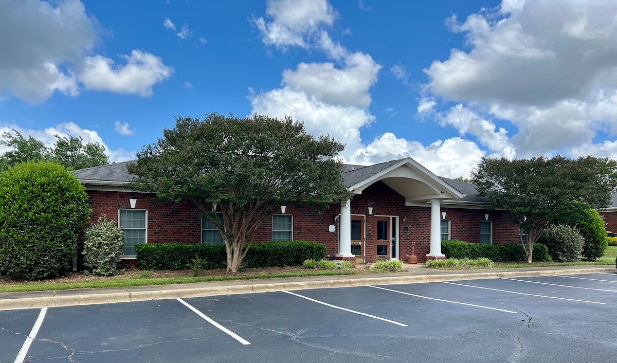 2423 Plantation Center Dr Matthews, NC 28105 Office Property for