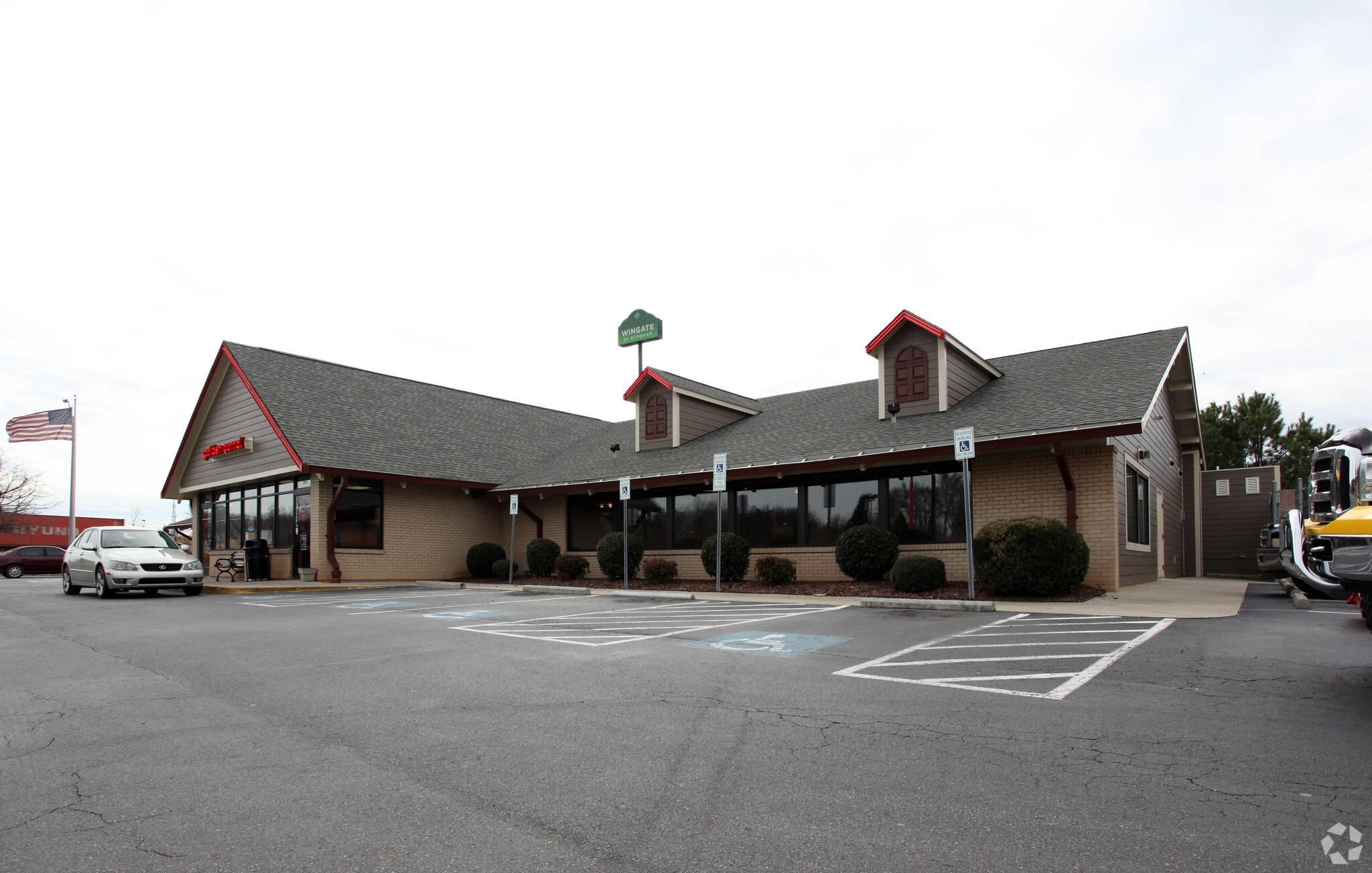 120 Gallery Center Dr, Mooresville, NC for Sale