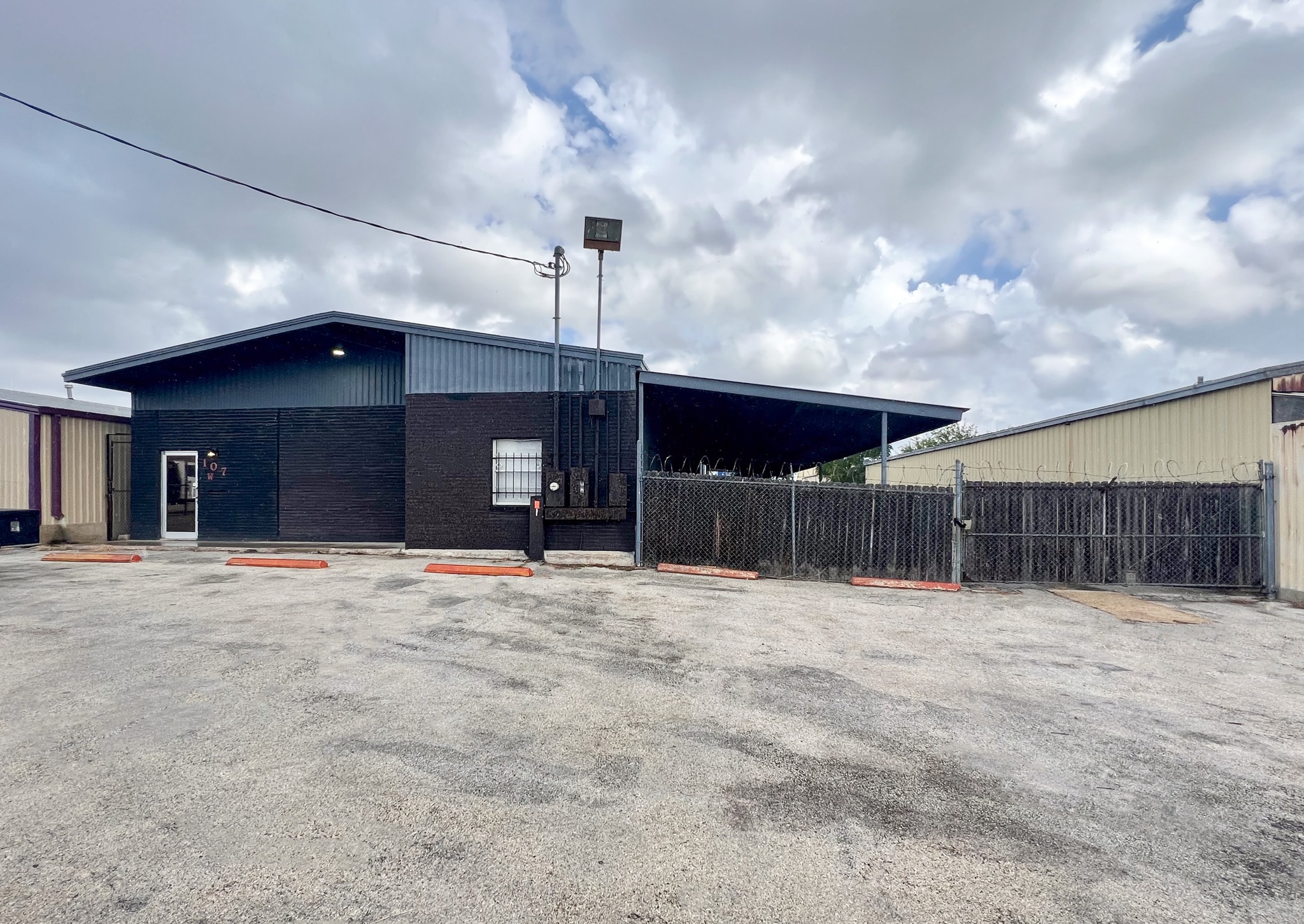 107 W Turbo Dr, San Antonio, TX for Rent