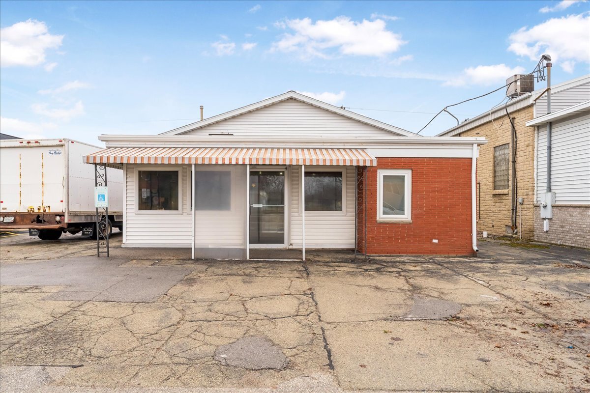 118 Main St, Luxemburg, WI for Sale