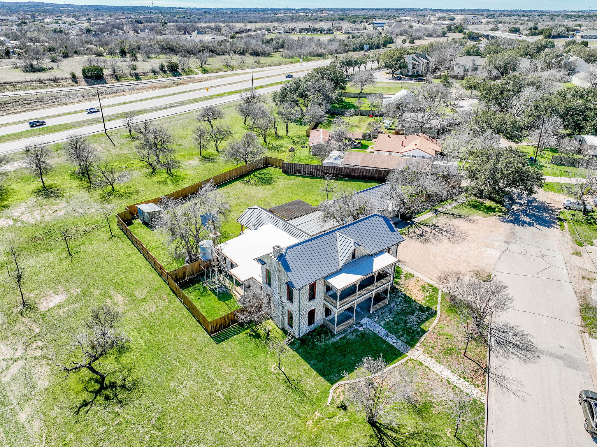 703 Spring St, Granbury, TX for Sale