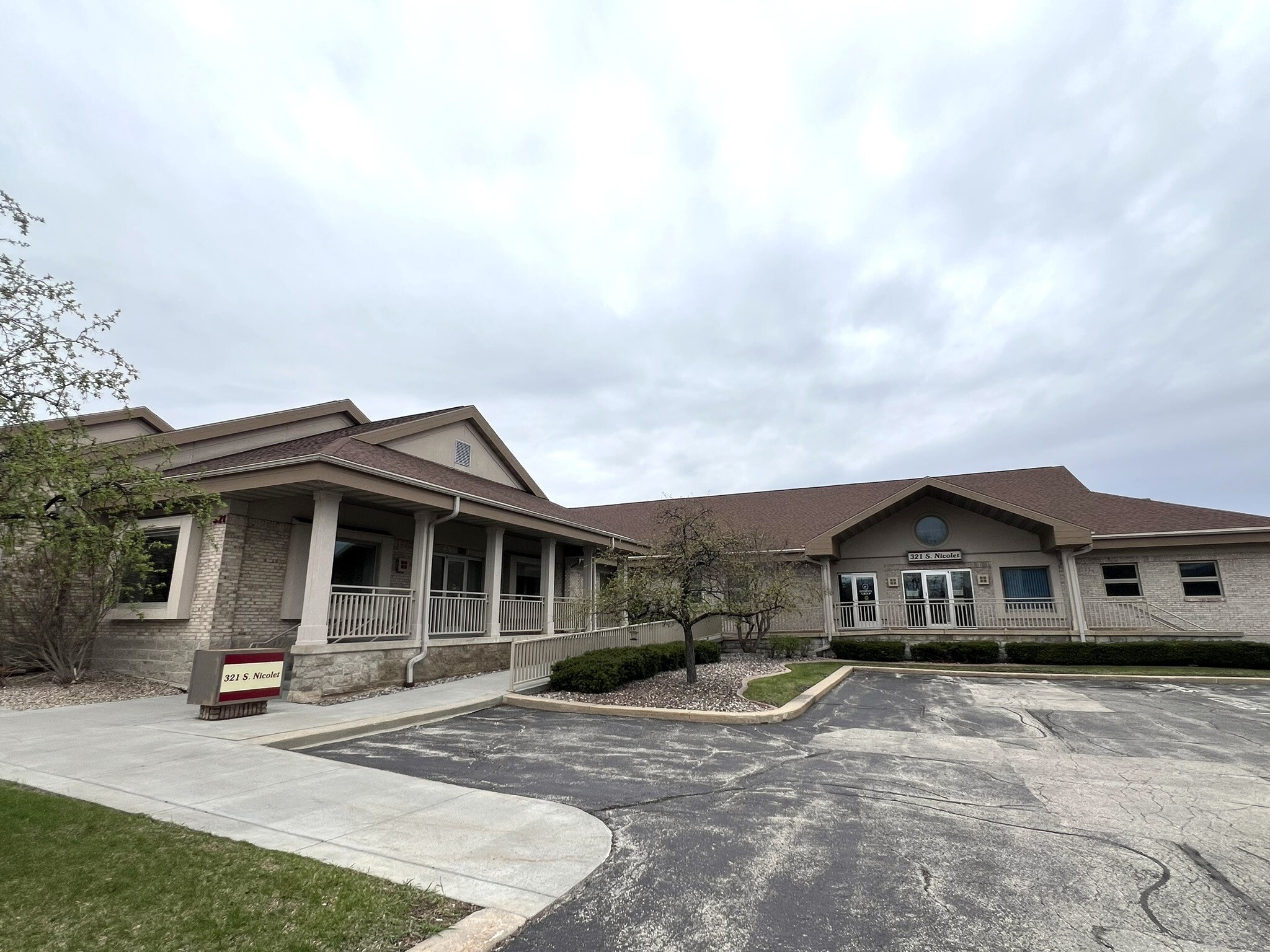 321-333 S Nicolet Rd, Appleton, WI for Rent