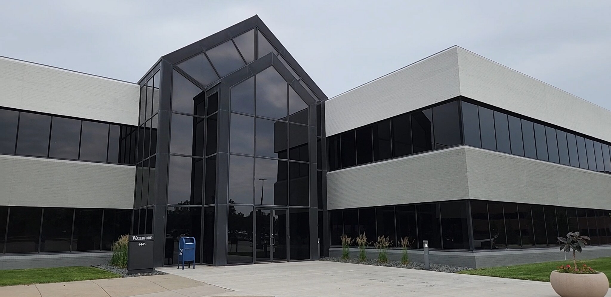 4445 Corporate Dr, West Des Moines, IA for Rent