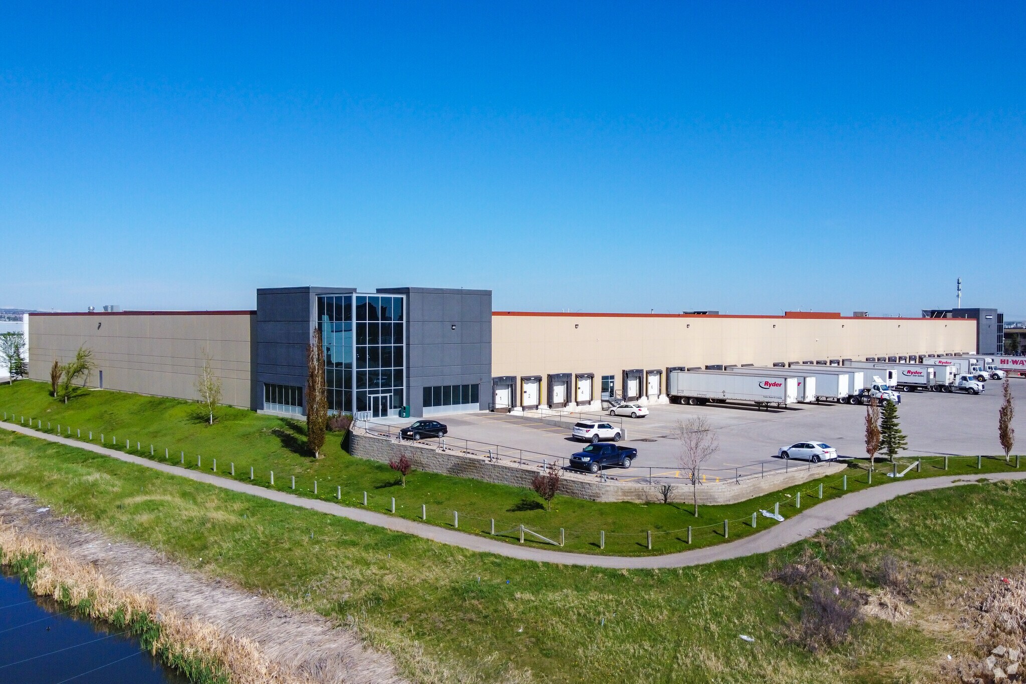 89 Freeport Blvd NE, Calgary, AB for Rent