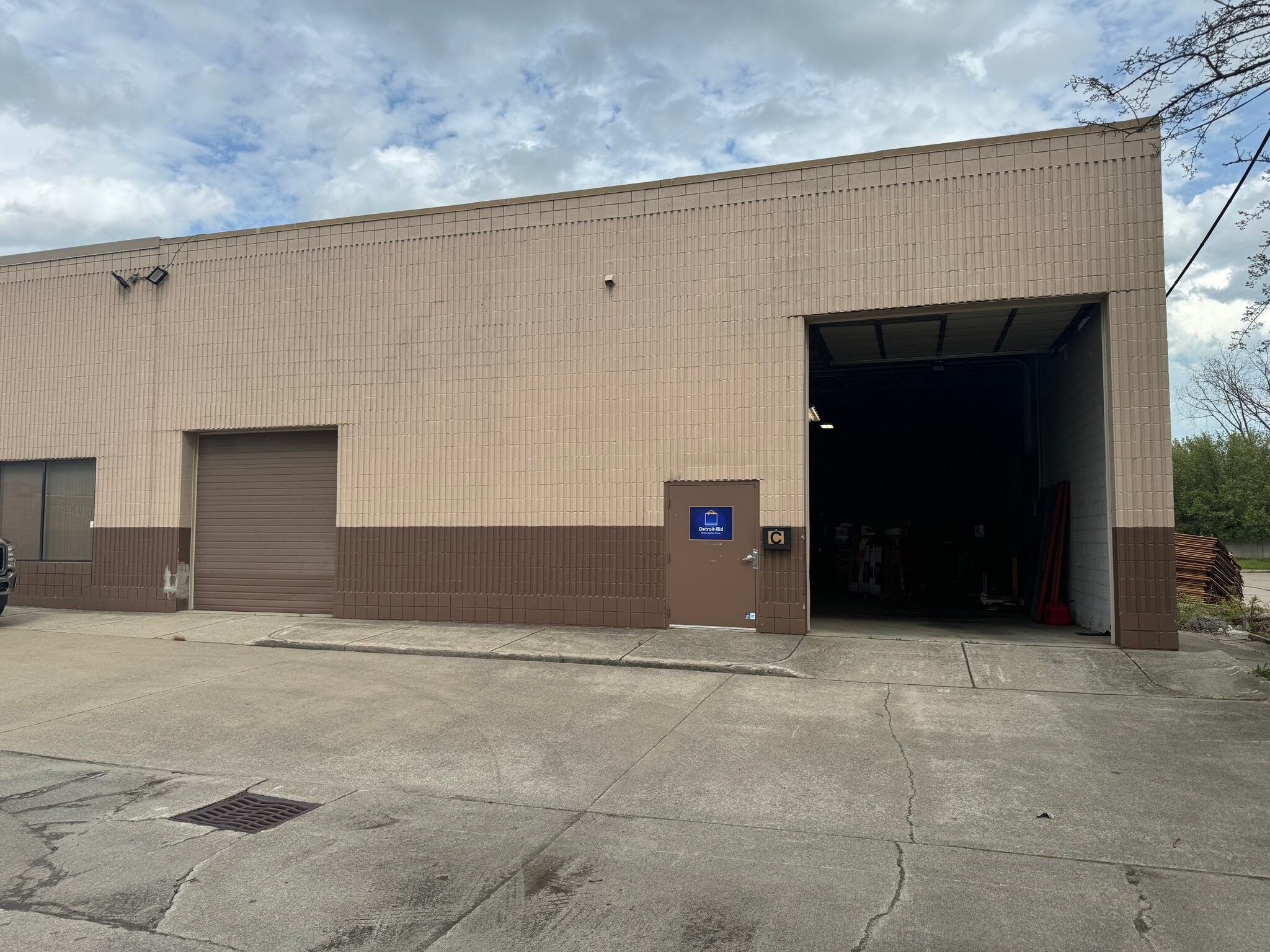 35468 Groesbeck Hwy, Clinton Township, MI for Rent