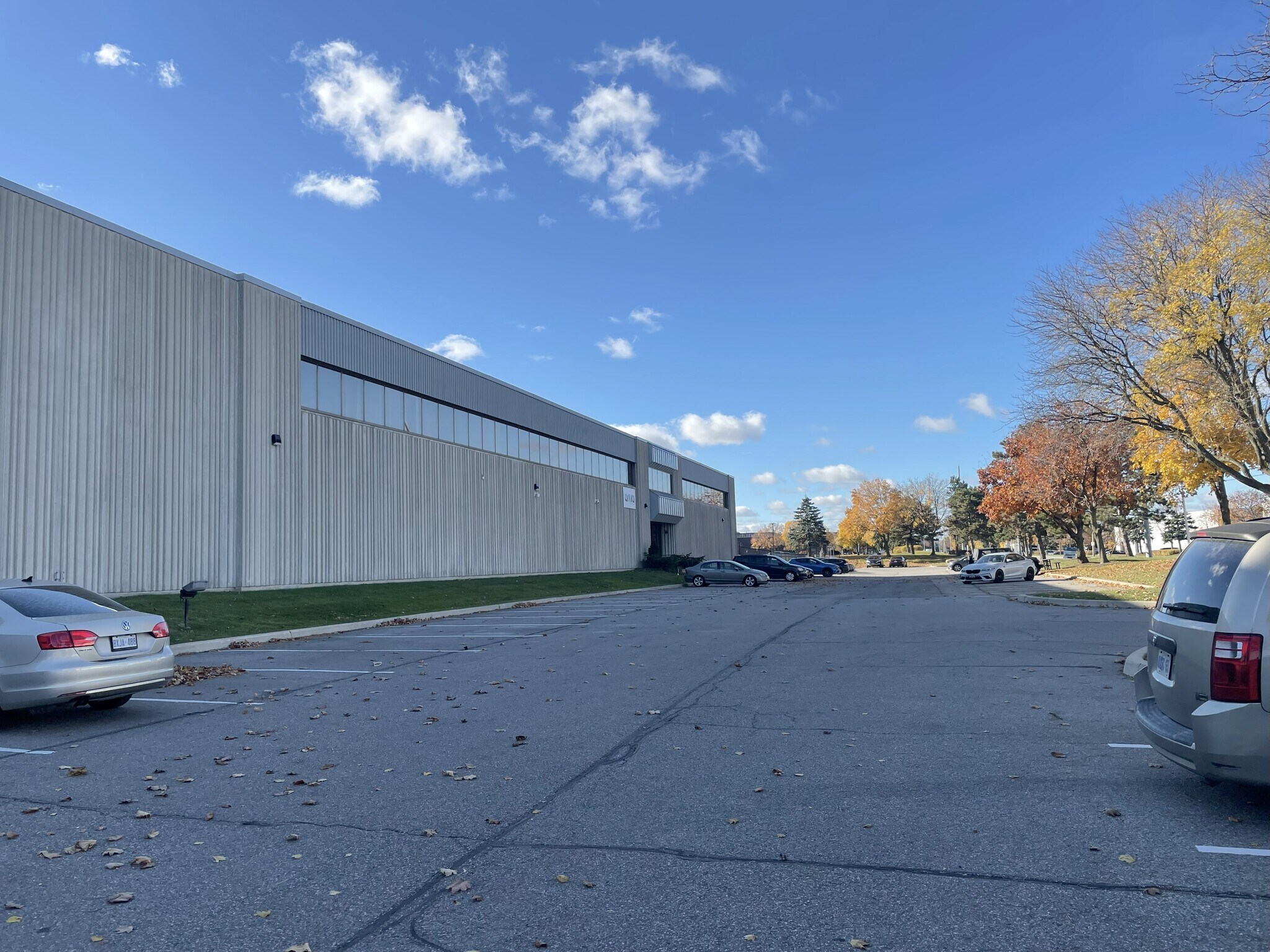 1330 Courtneypark Dr E, Mississauga, ON for Rent