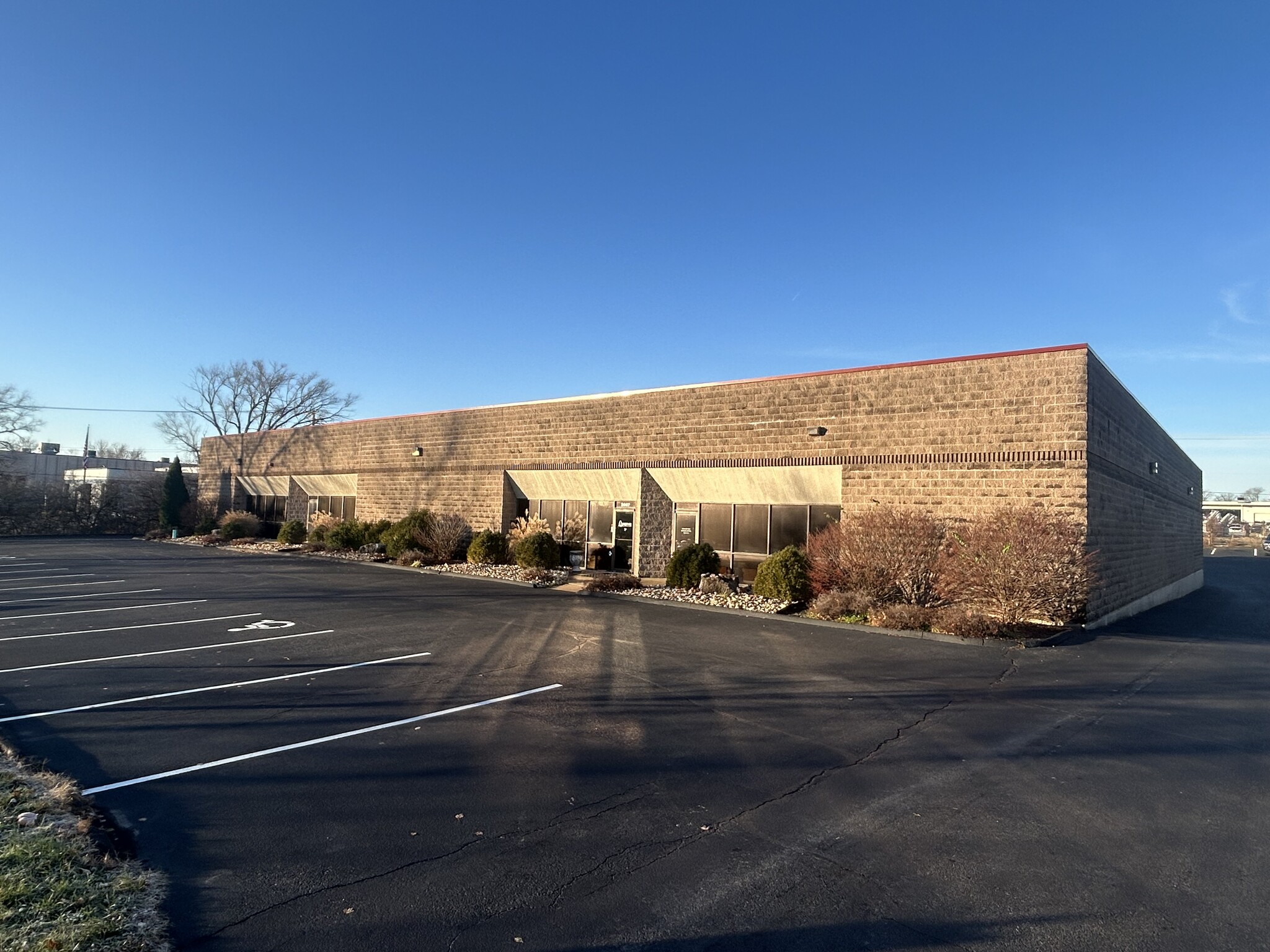 2661-2667 Metro Blvd, Maryland Heights, MO for Rent