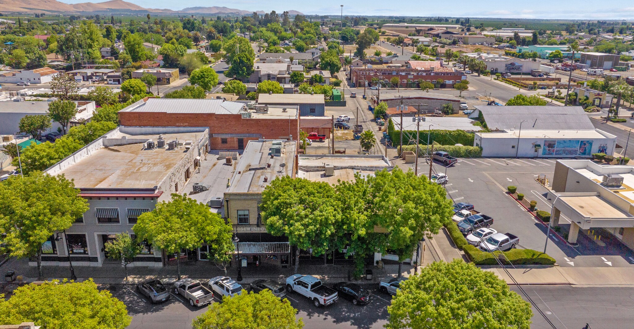 158-166 E Pine St, Exeter, CA for Sale