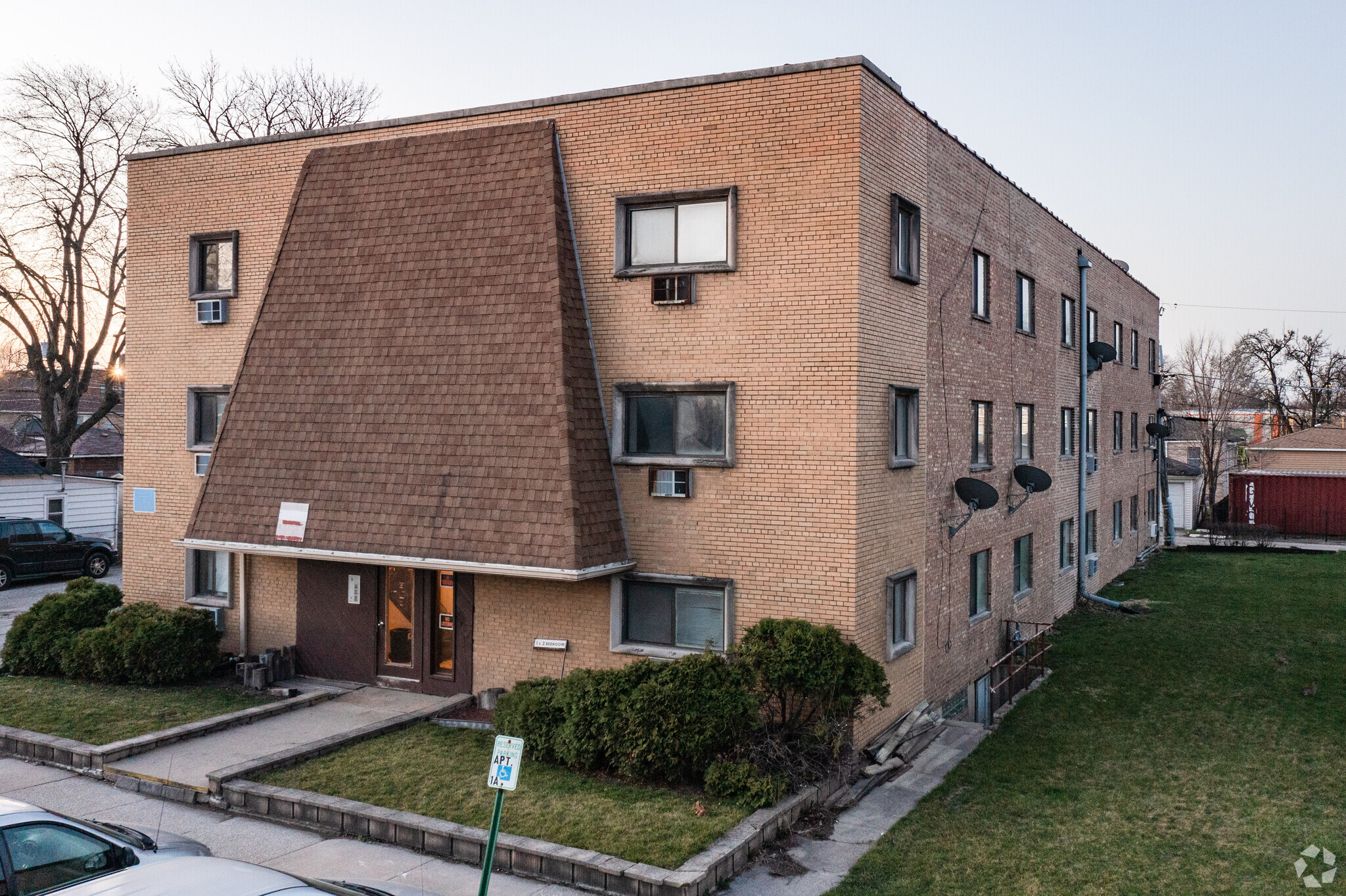 7631 W 63rd Pl, Summit, IL for Sale