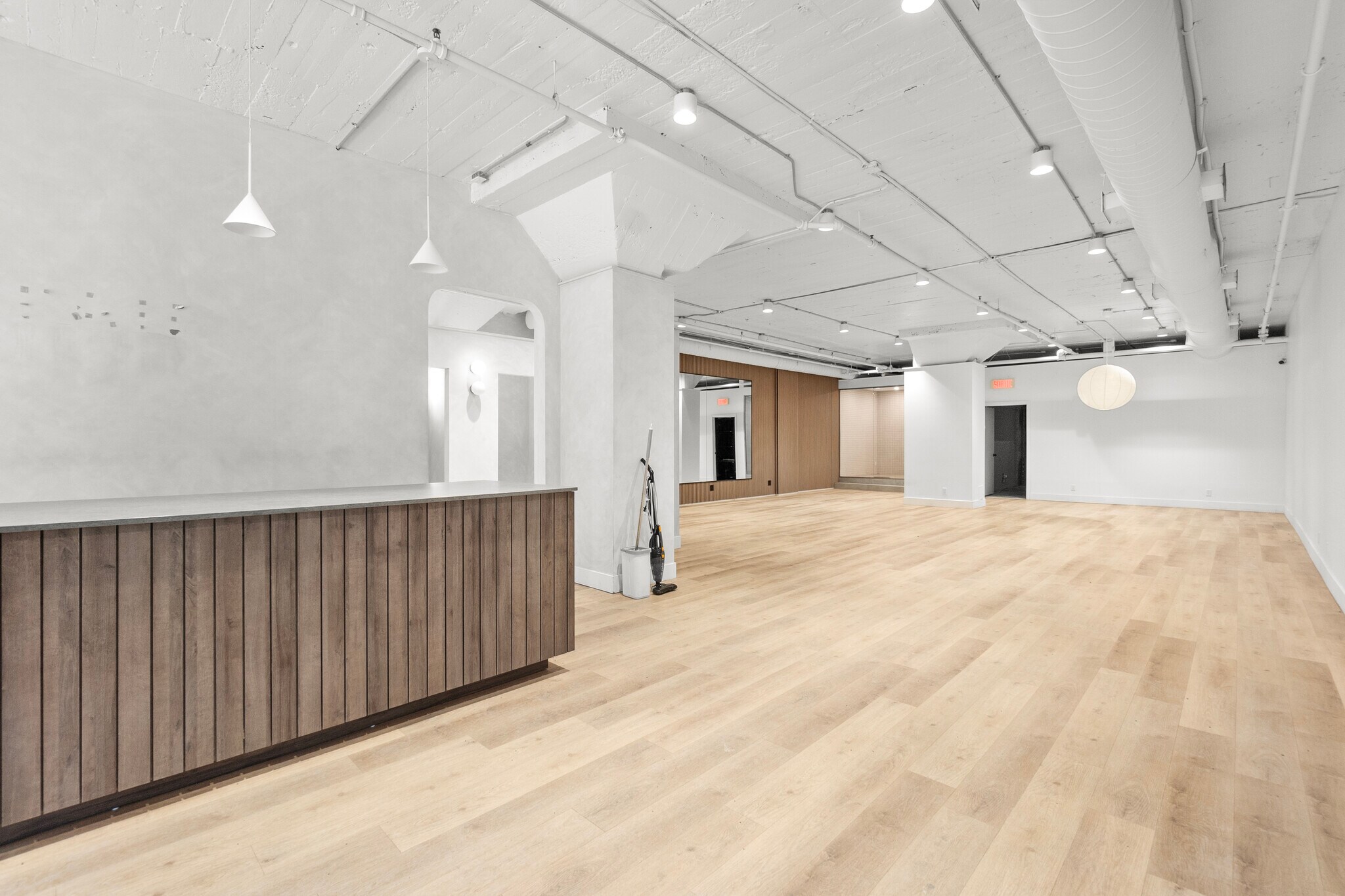 5329-5337 Boul Saint-Laurent, Montréal, QC for Rent