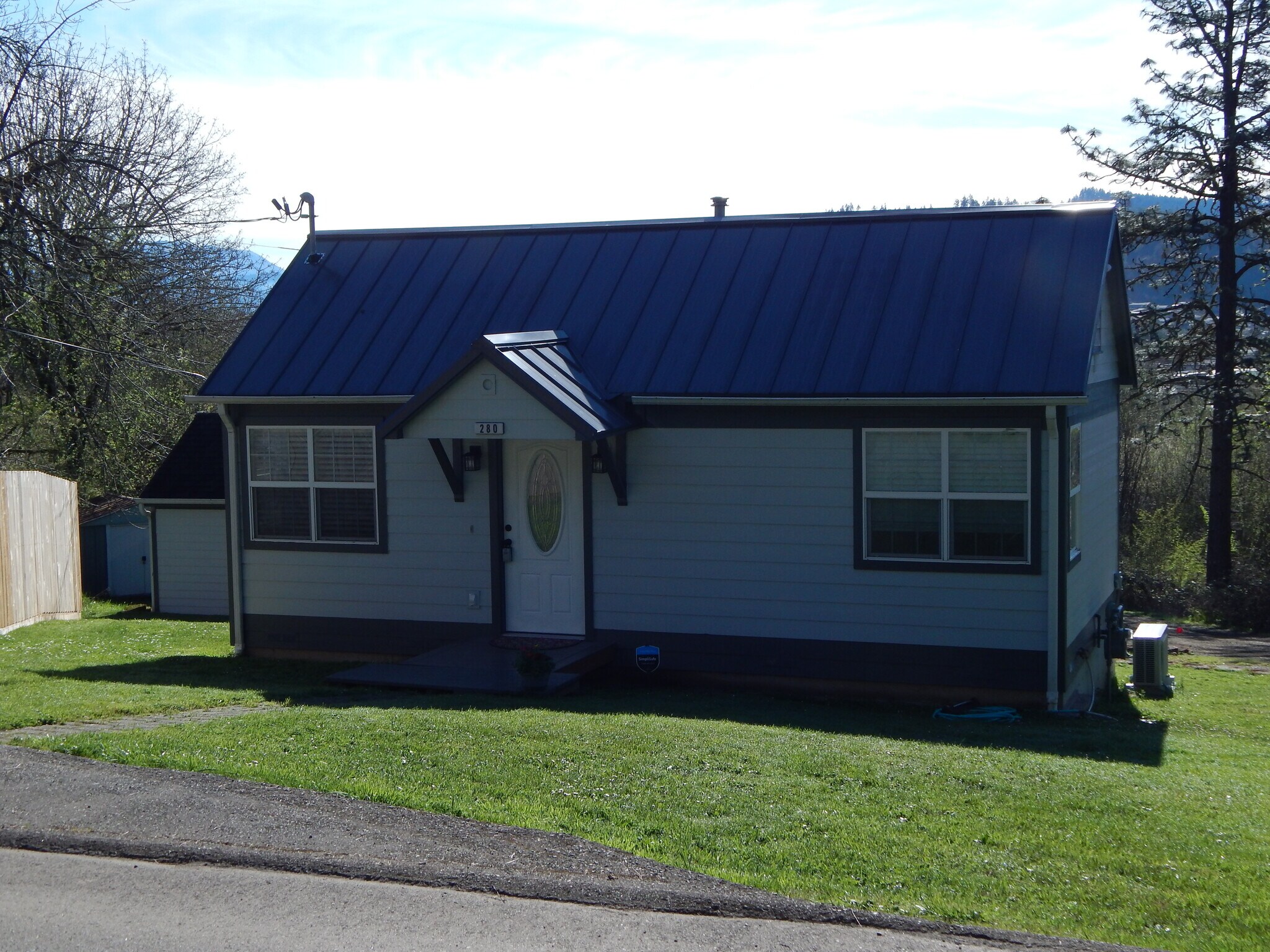 280 W Sixth Ave, Sutherlin, OR for Sale