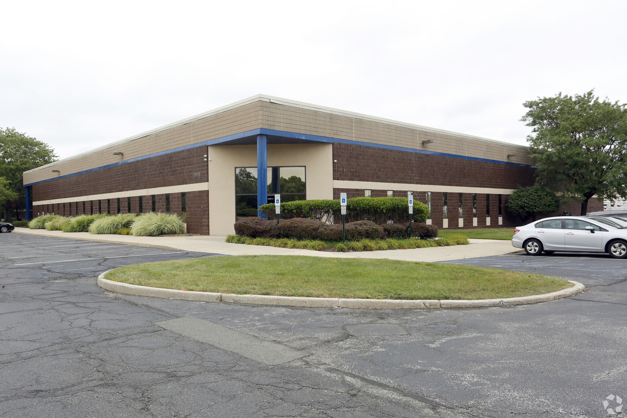400 Raritan Center Pky, Edison, NJ for Rent
