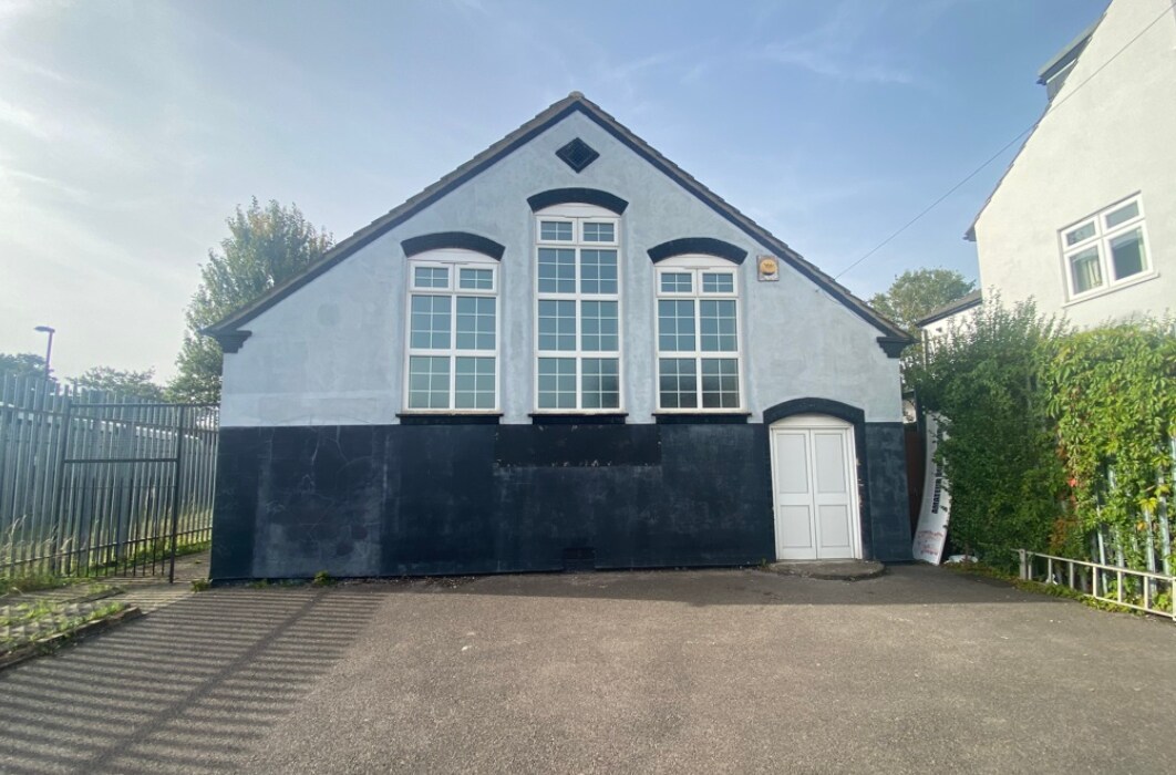 9 Charnwood Rd, London, LND for Sale