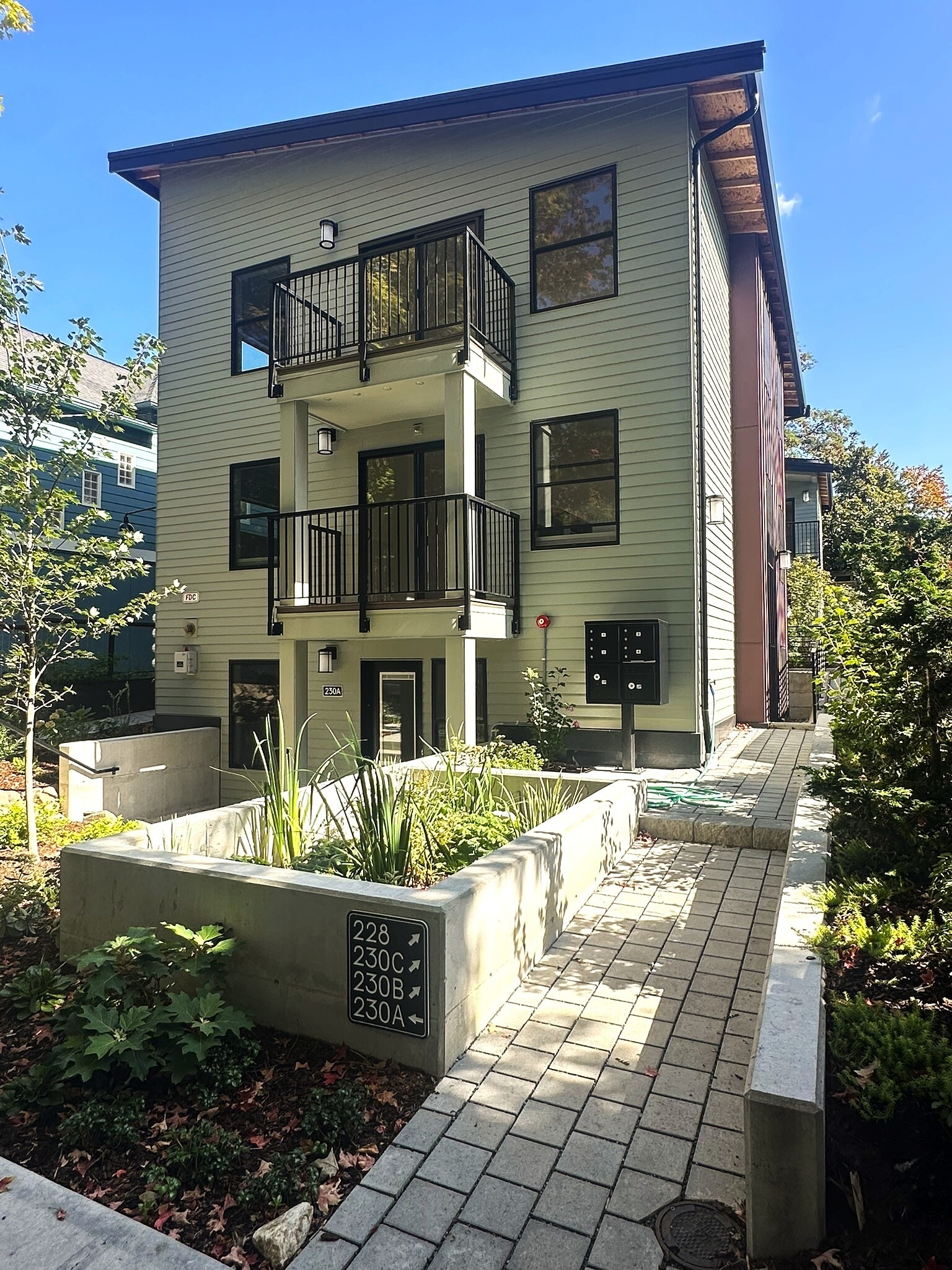 228 21st Ave E, Seattle, WA for Sale