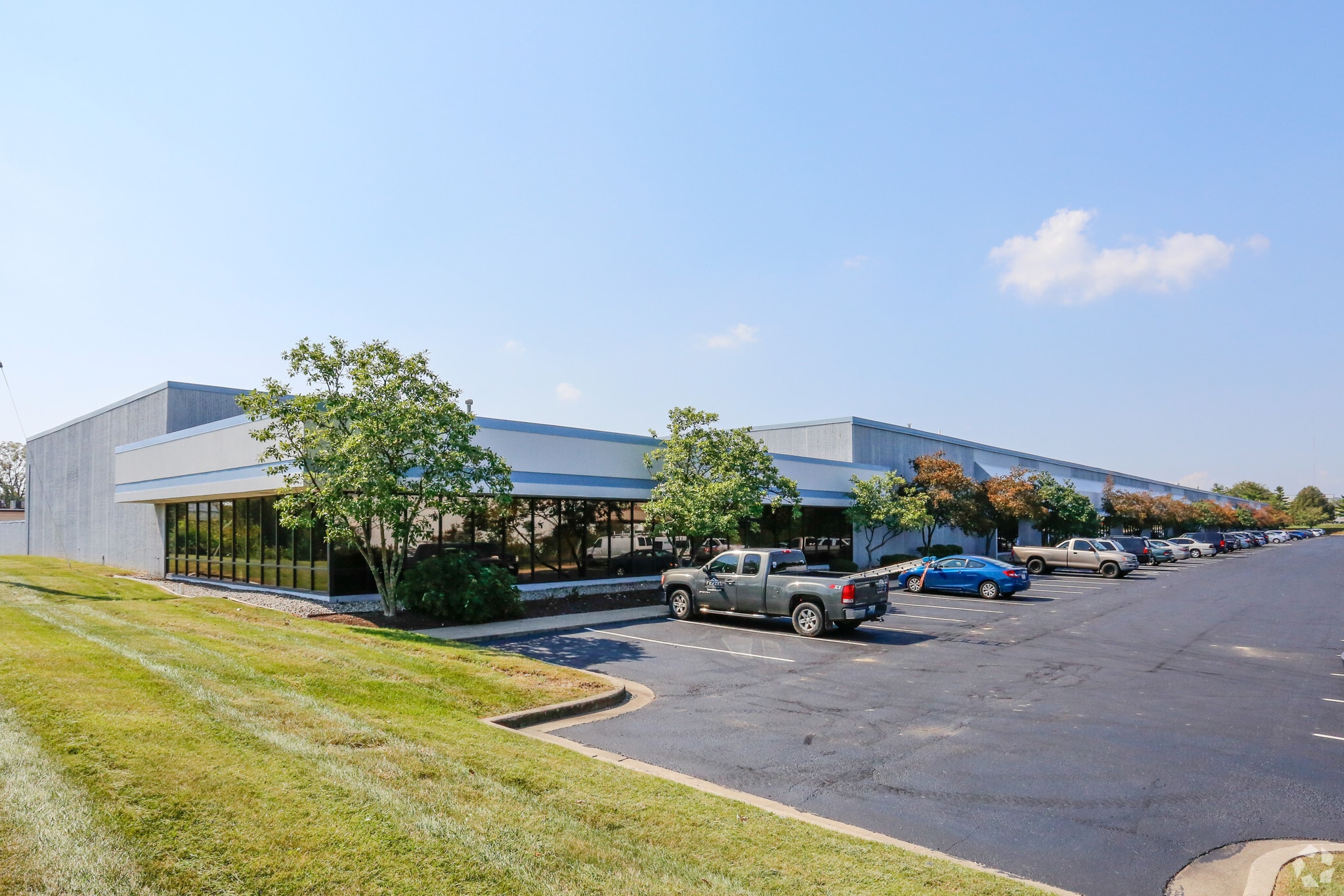 5549-5585 Spellmire Dr, Cincinnati, OH for Rent
