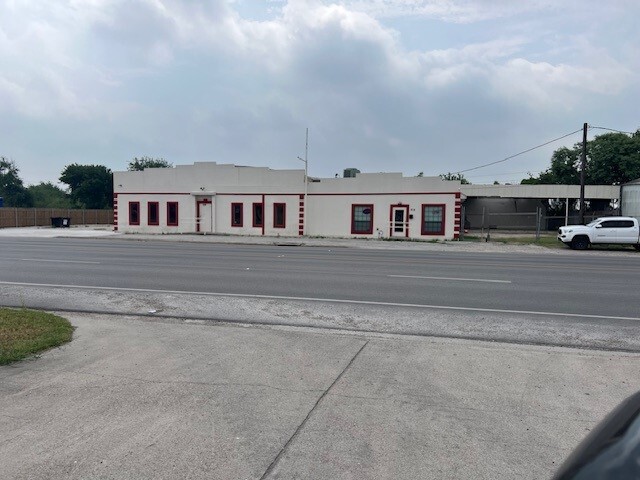 210 N Upshaw Blvd, Robstown, TX for Sale