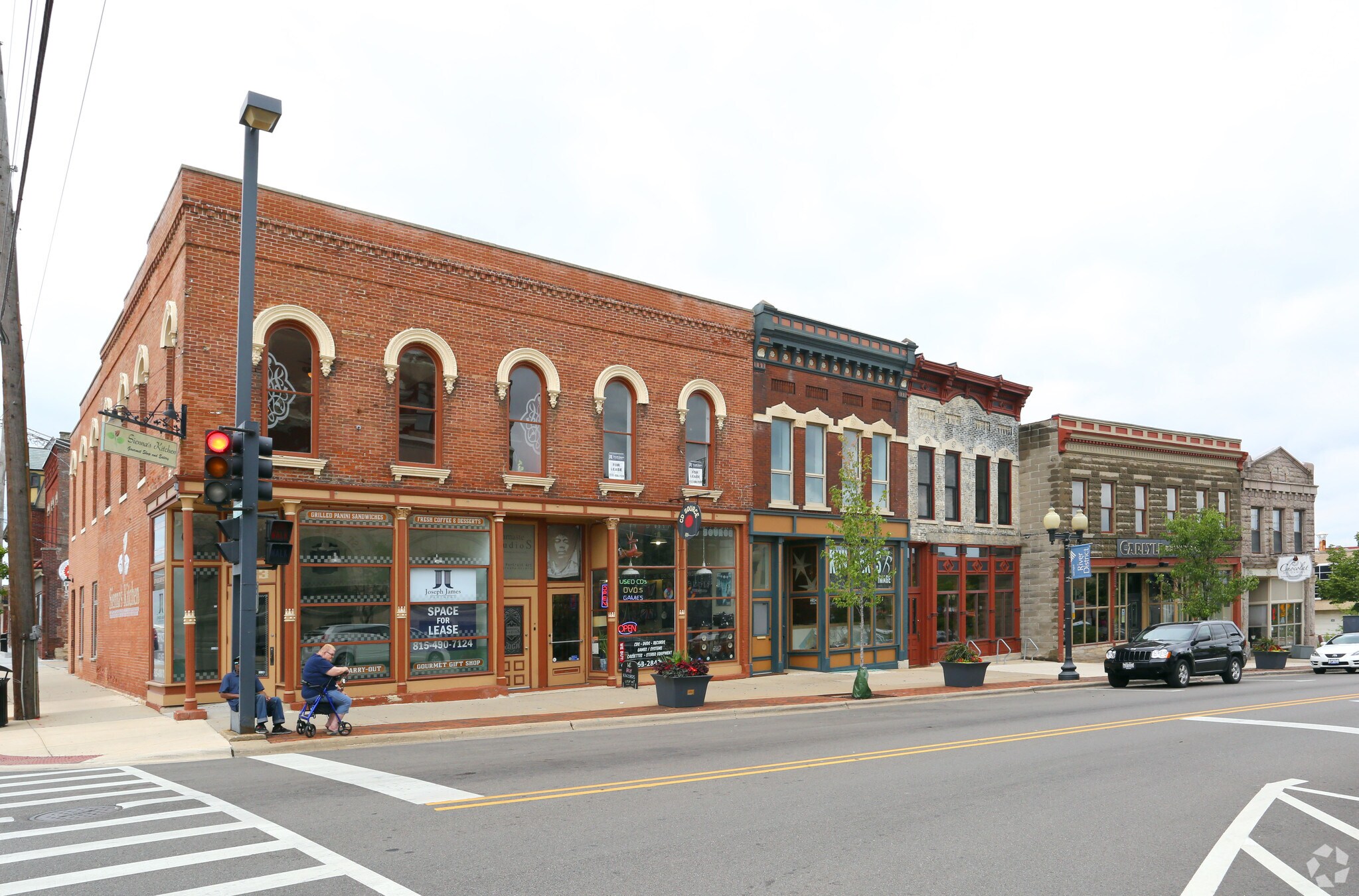 221-223 E State St, Rockford, IL for Rent