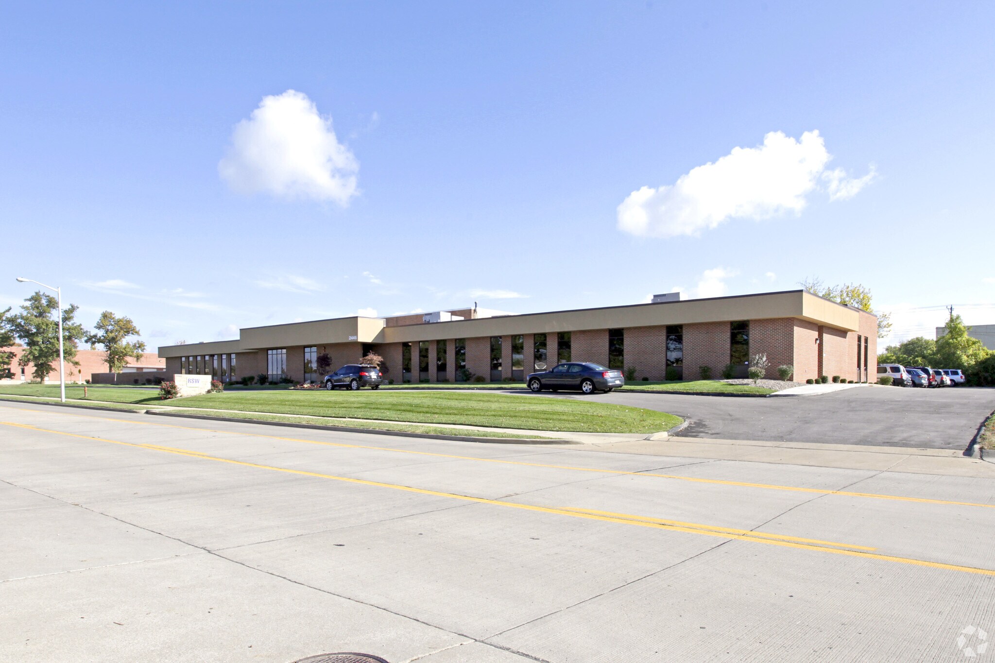 2446 Schuetz Rd Maryland Heights, MO 63043 Flex Property for Lease on