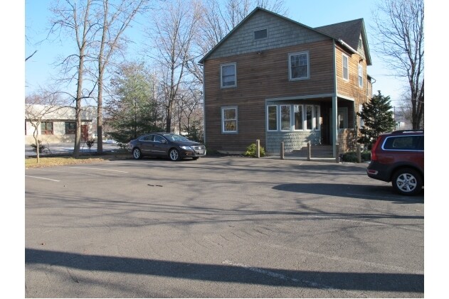 390 Commerce Dr, Fort Washington, PA for Rent