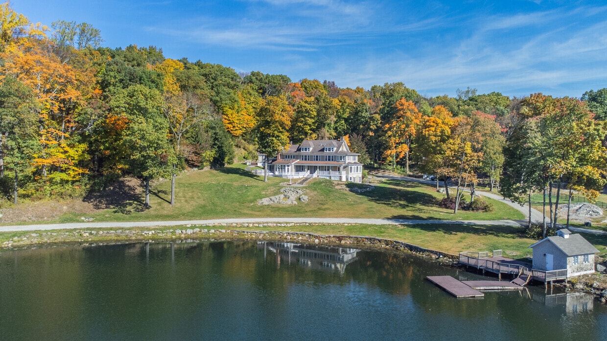 1 Brook Valley Ter, Kinnelon, NJ for Sale