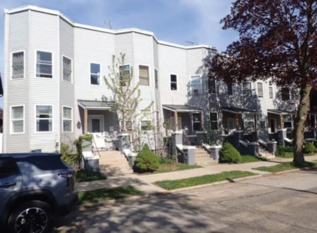 2553-2565 S Logan Ave, Milwaukee, WI for Sale