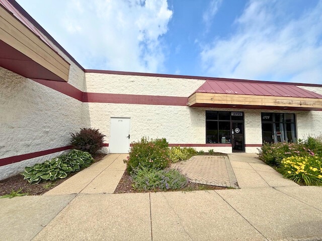 2735 S Calhoun Rd, New Berlin, WI for Sale