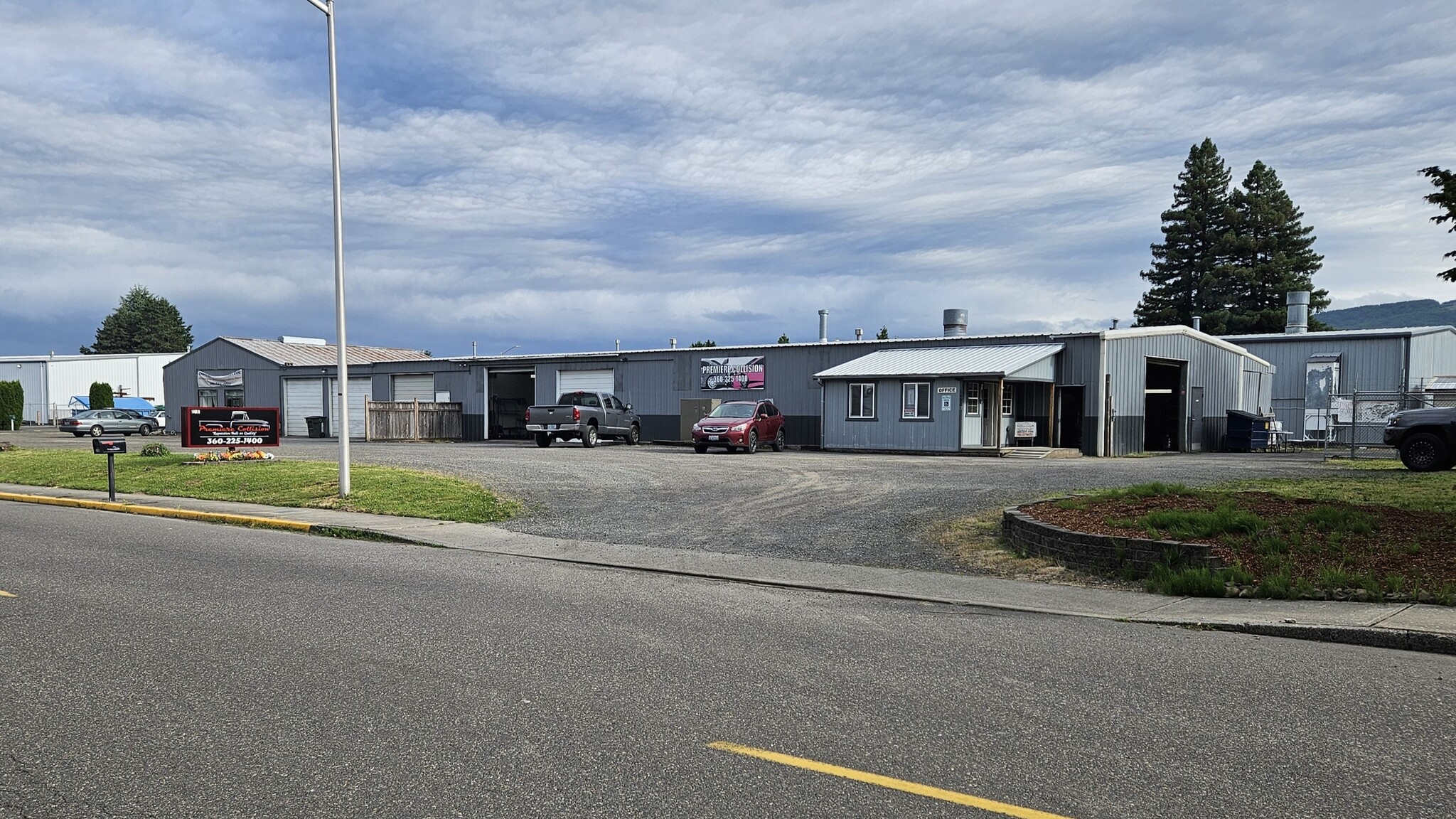 1400 Down River Dr, Woodland, WA for Sale