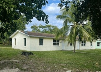 Lake Worth Beach, FL Apartments - 4565 Coconut Rd