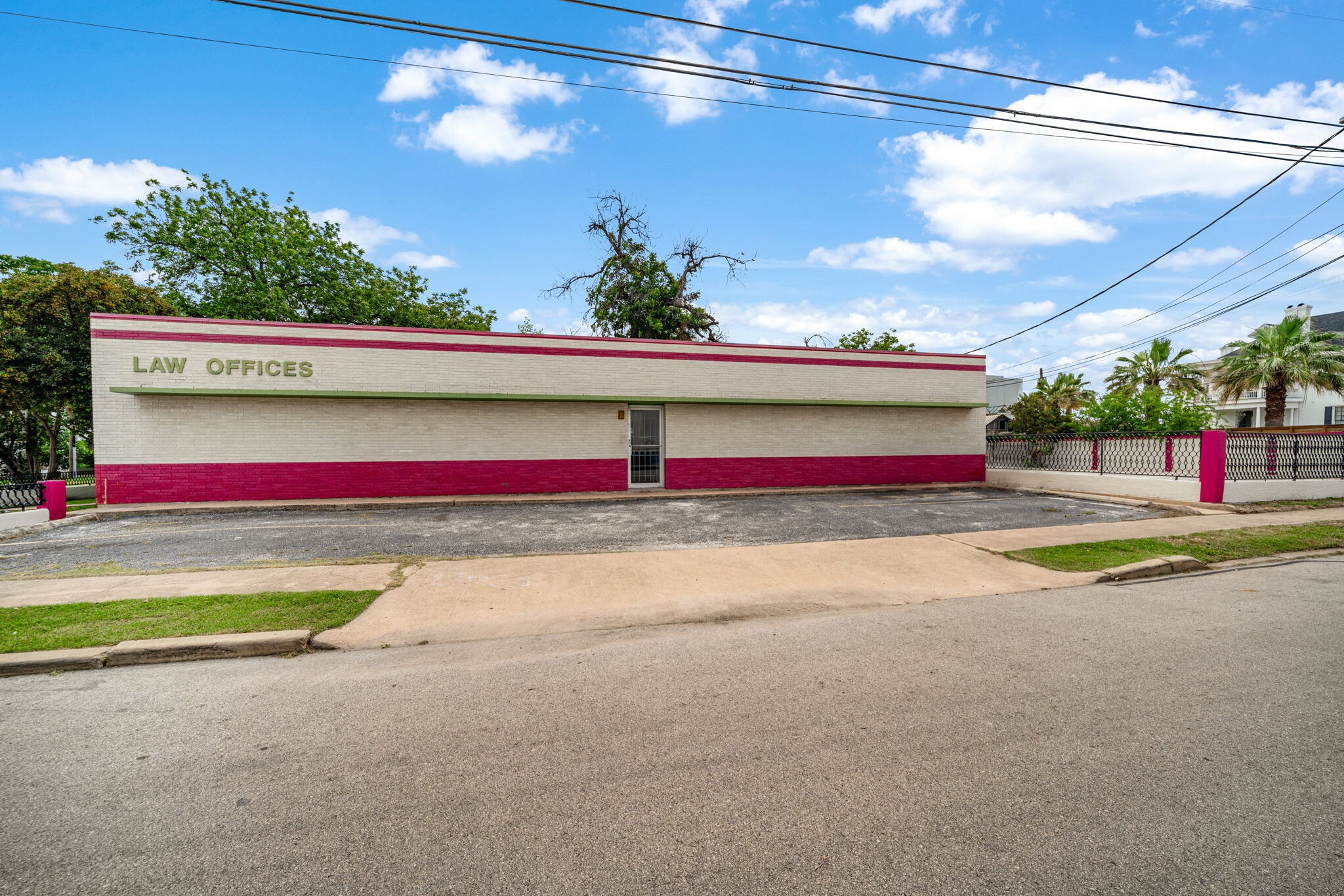 201 W Poplar St, San Antonio, TX for Sale