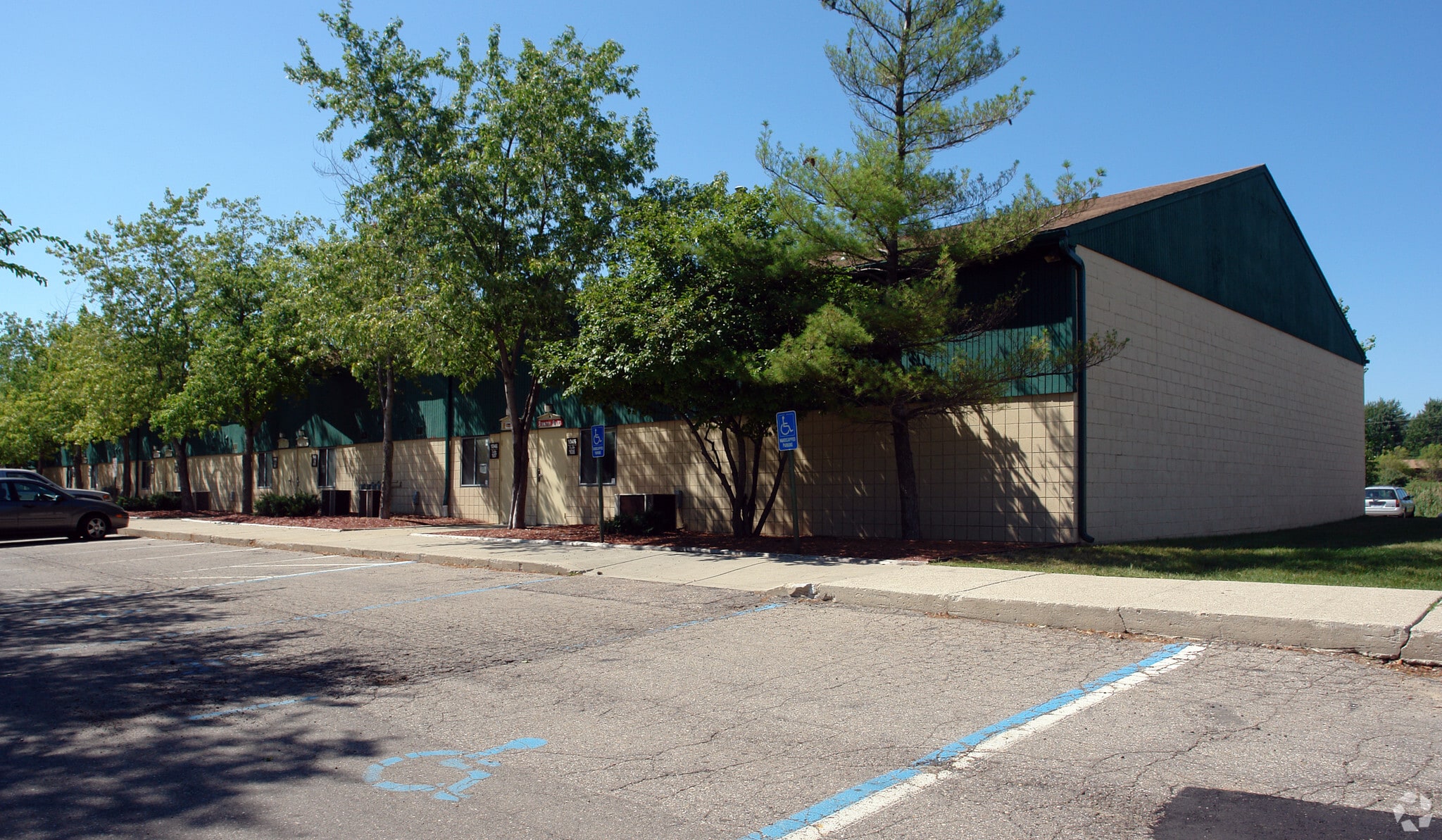 1046 Benstein Rd, Walled Lake, MI for Rent