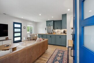 Los Angeles, CA undefined - 4852 S Centinela Ave