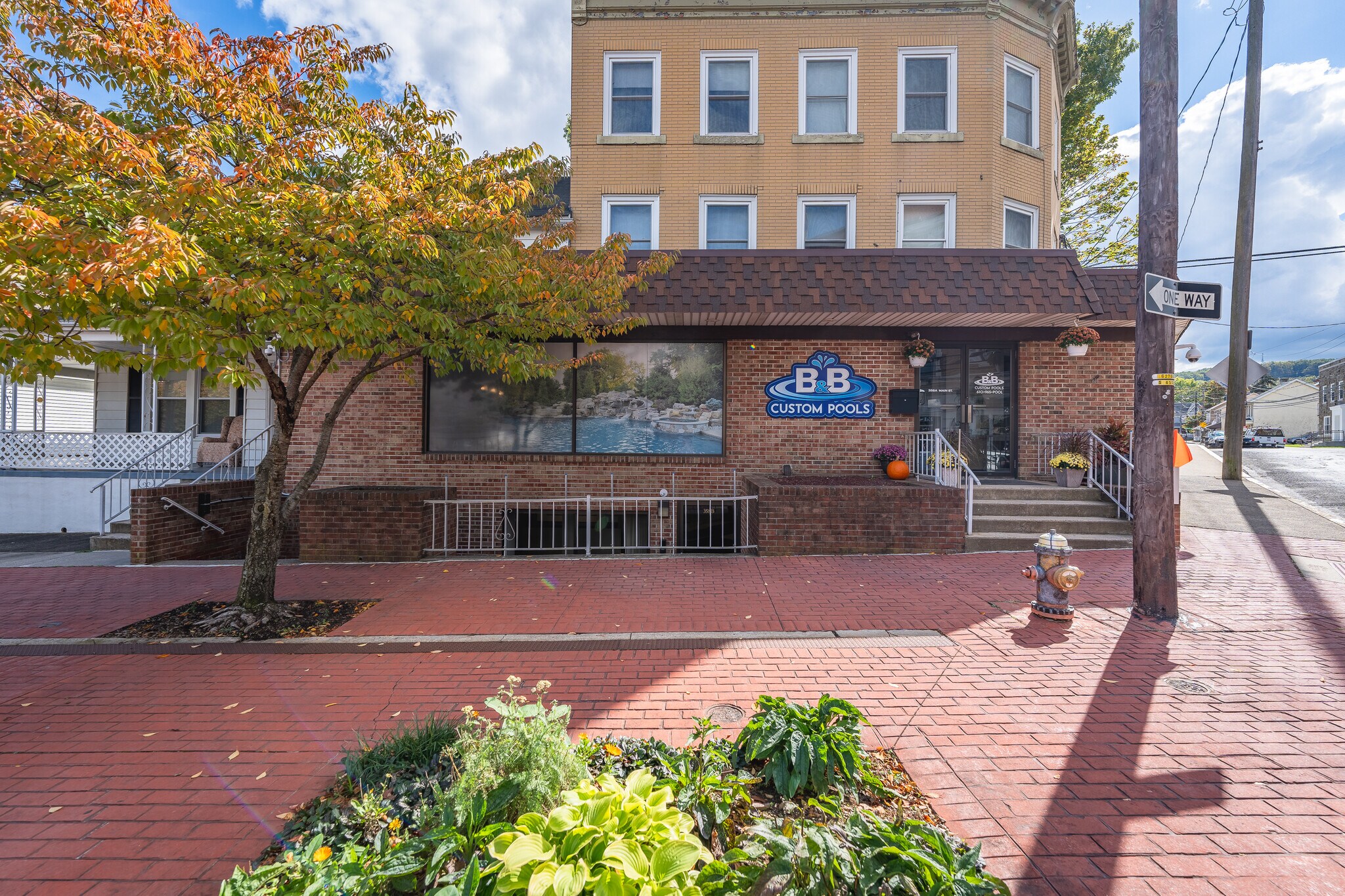 358 Main St Emmaus, PA 18049 Retail Property for Lease on