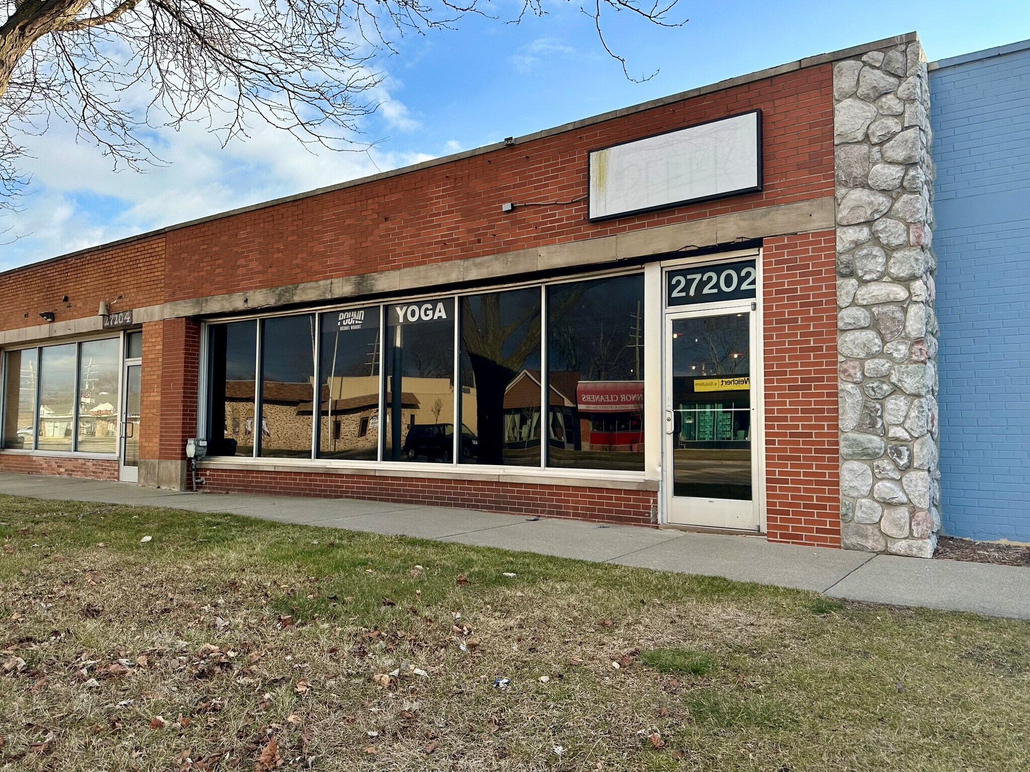 27202 Harper Ave, Saint Clair Shores, MI for Rent