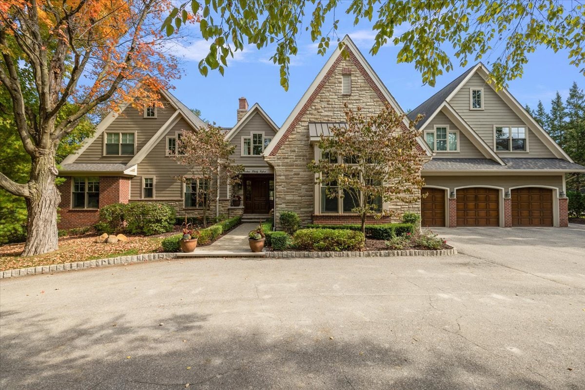1330 Oxford Rd, Bloomfield Hills, MI for Sale