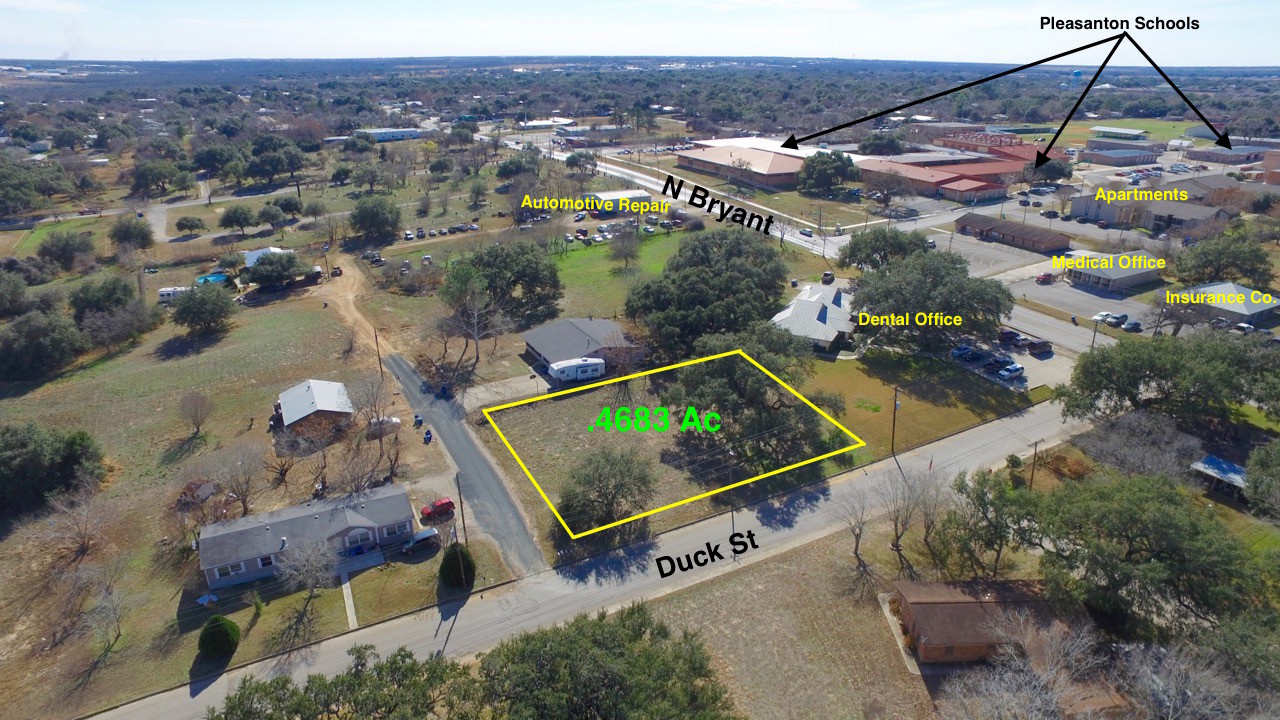621 Duck St, Pleasanton, TX for Sale