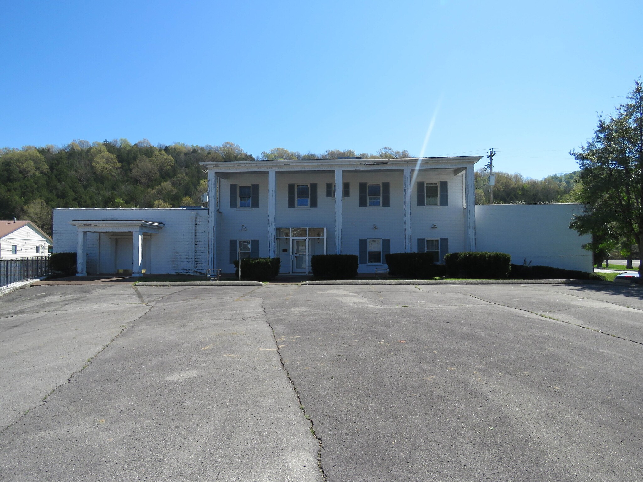 407 E Gore Ave Gainesboro, TN 38562 Retail Property for Sale on