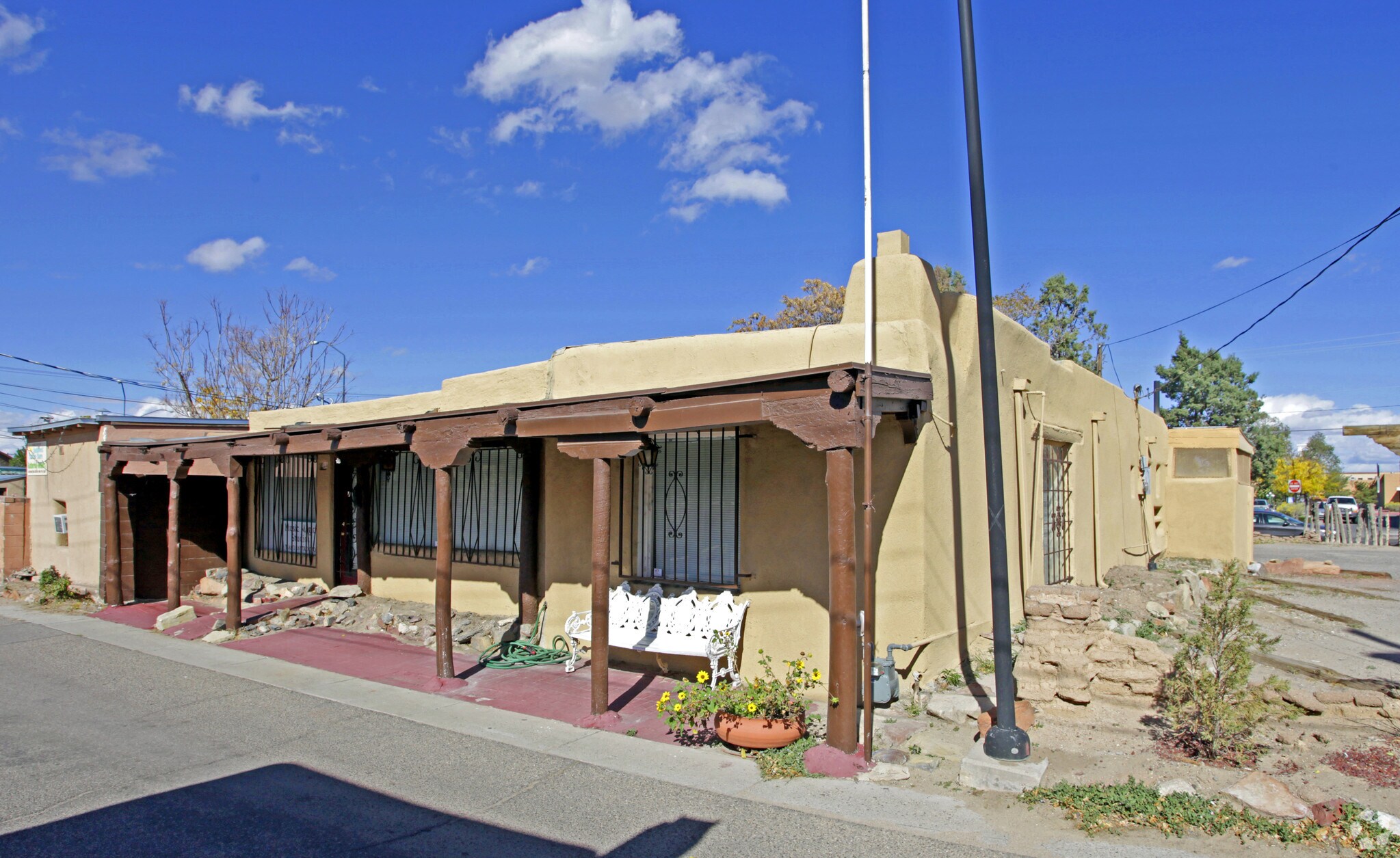 2113 Charlevoix St NW, Albuquerque, NM for Sale