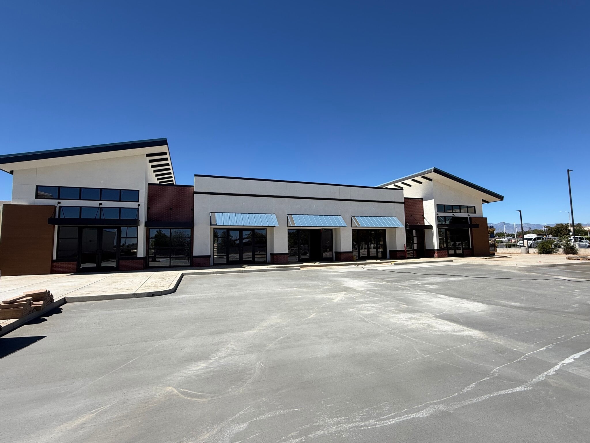 15634 Main St, Hesperia, CA for Rent