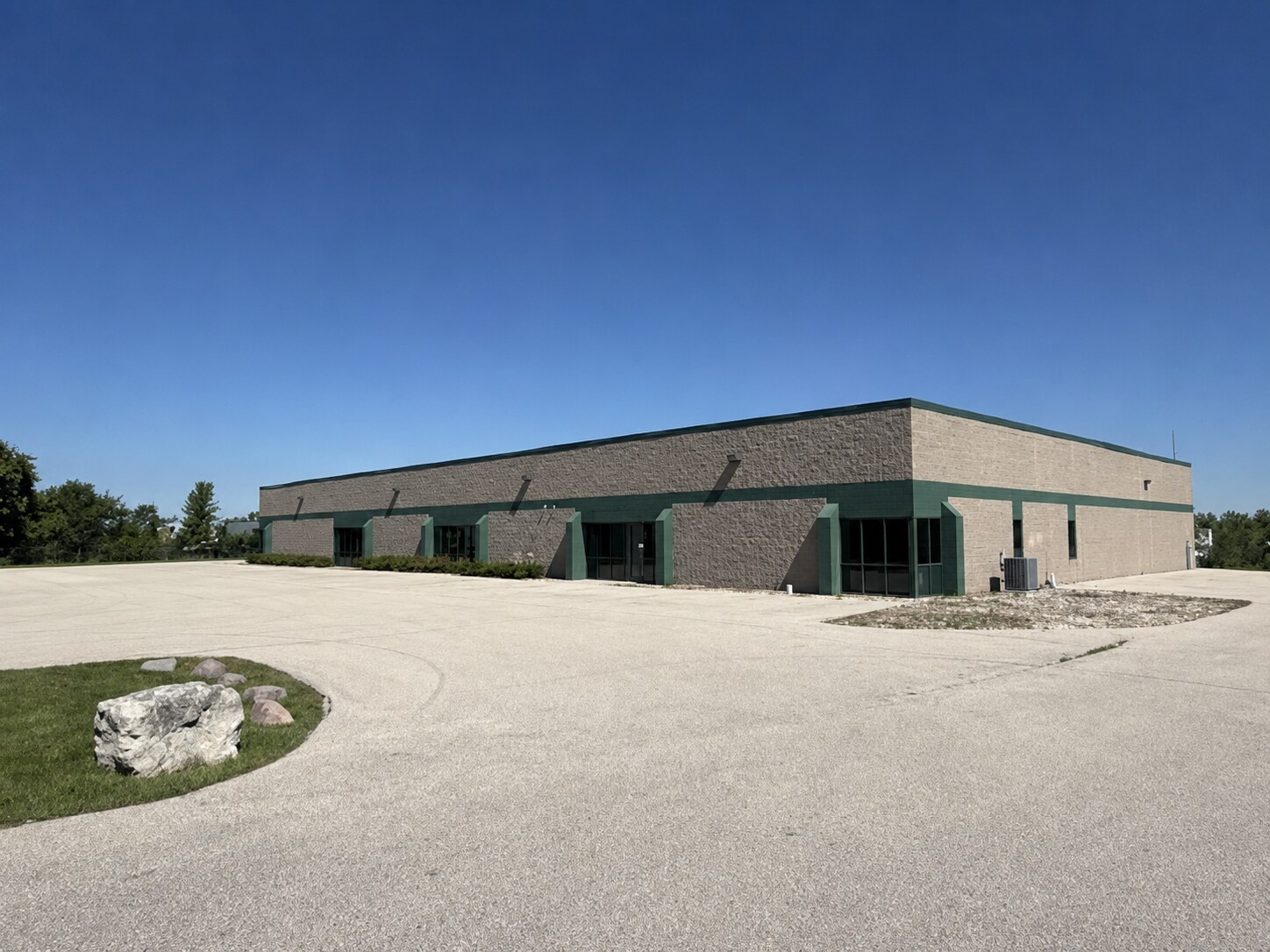 W222N615 Cheaney Rd, Waukesha, WI for Rent
