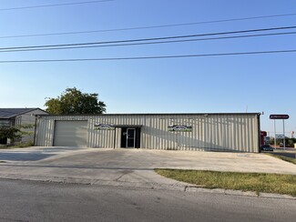 New Braunfels, TX Retail - 118 Trade Center Dr