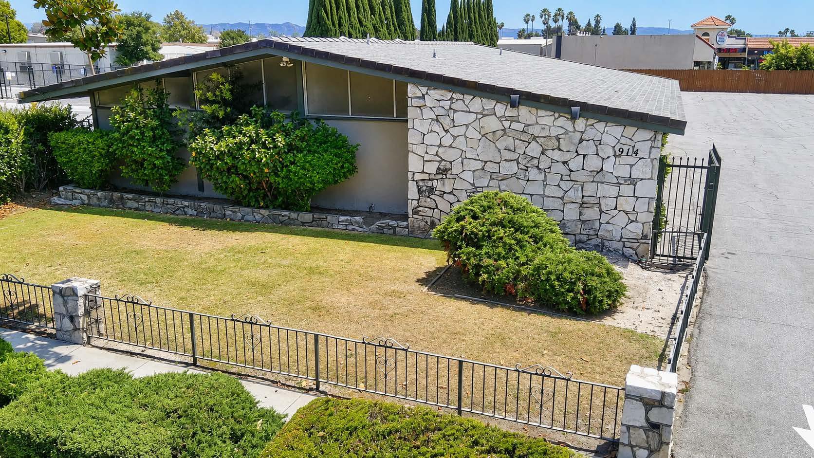 910-914 E Gladstone St, Azusa, CA for Rent