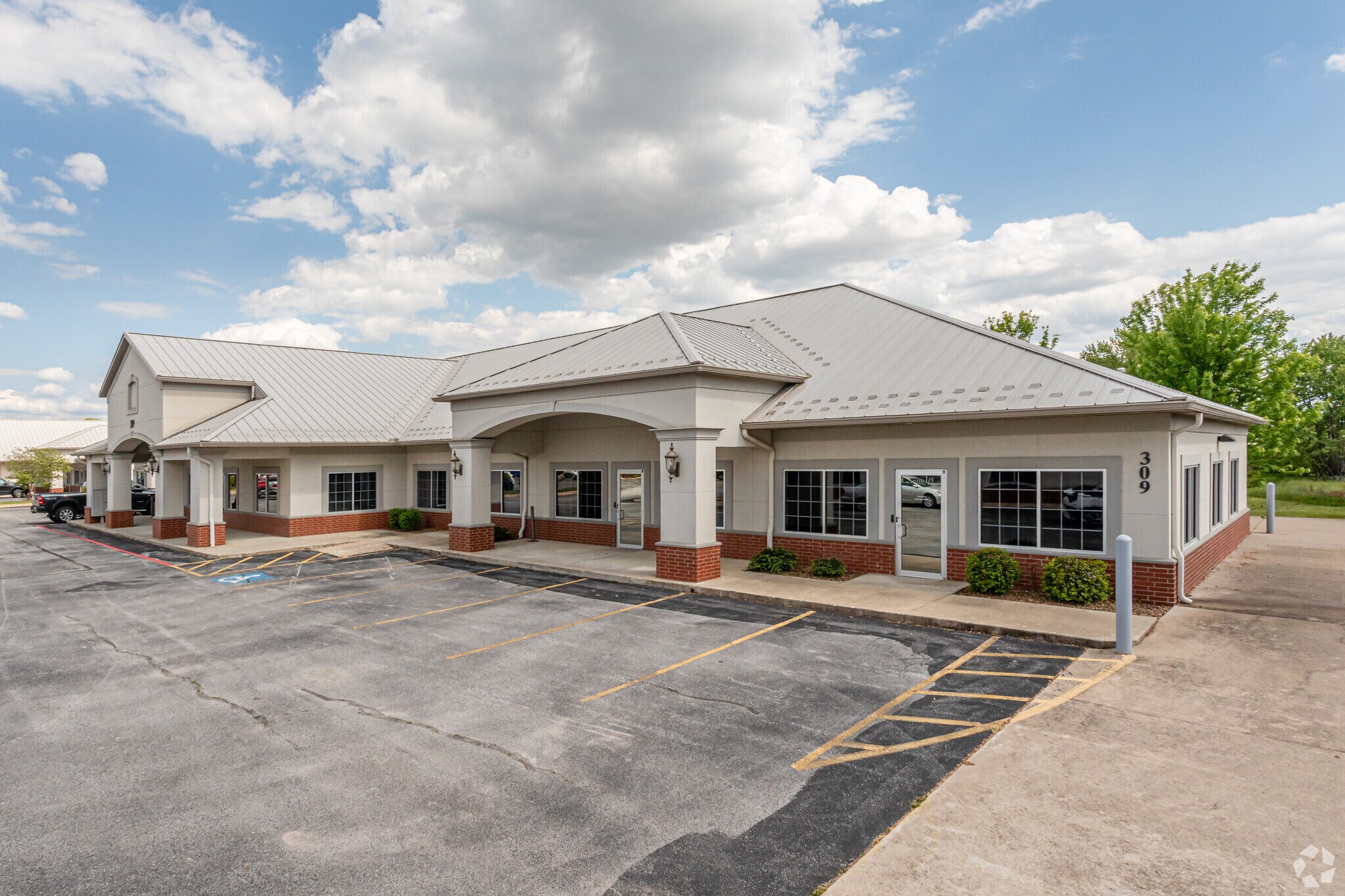 309 SW 18th St, Bentonville, AR for Rent