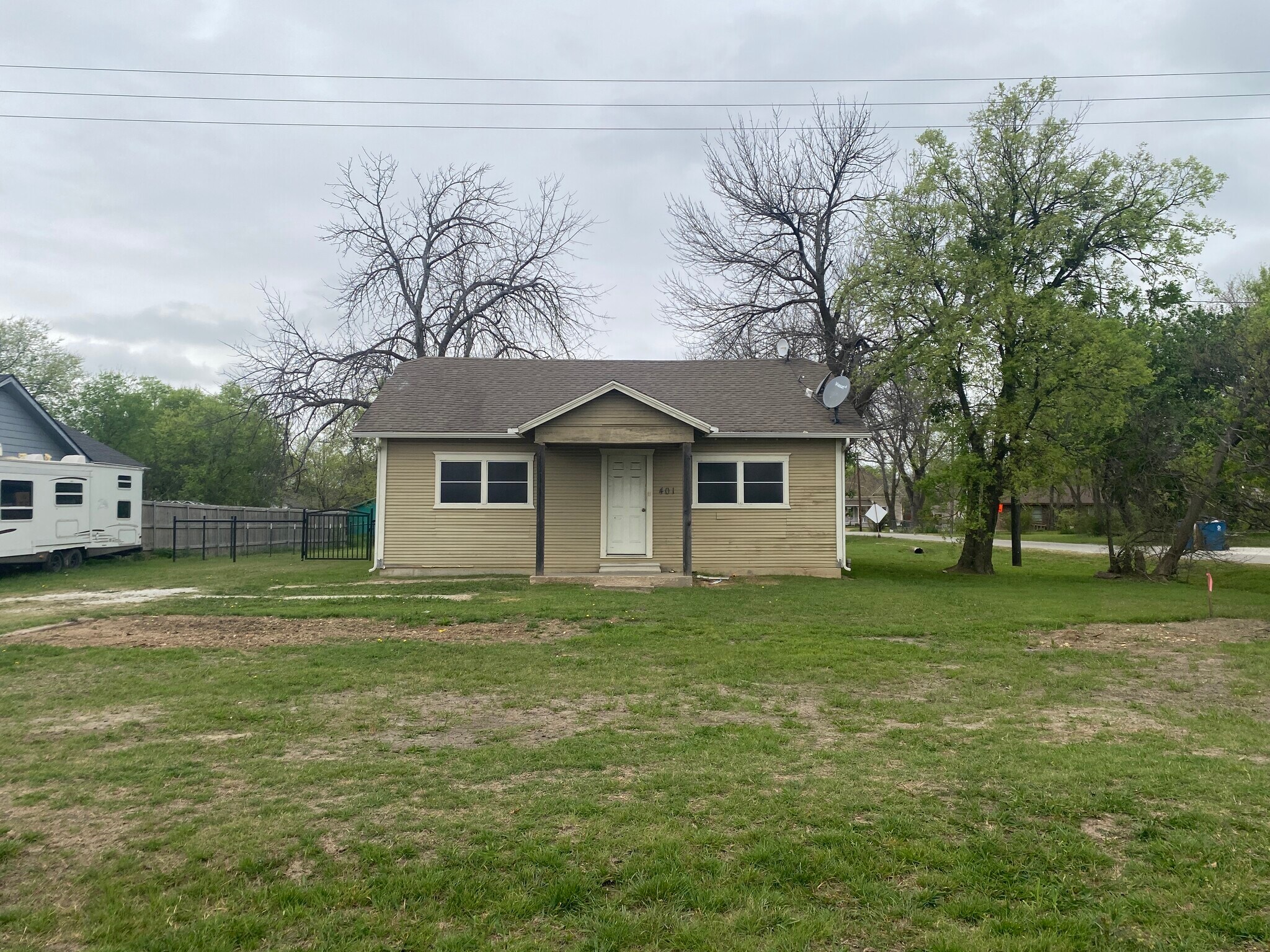 401 N Frontage Rd, Valley View, TX for Sale