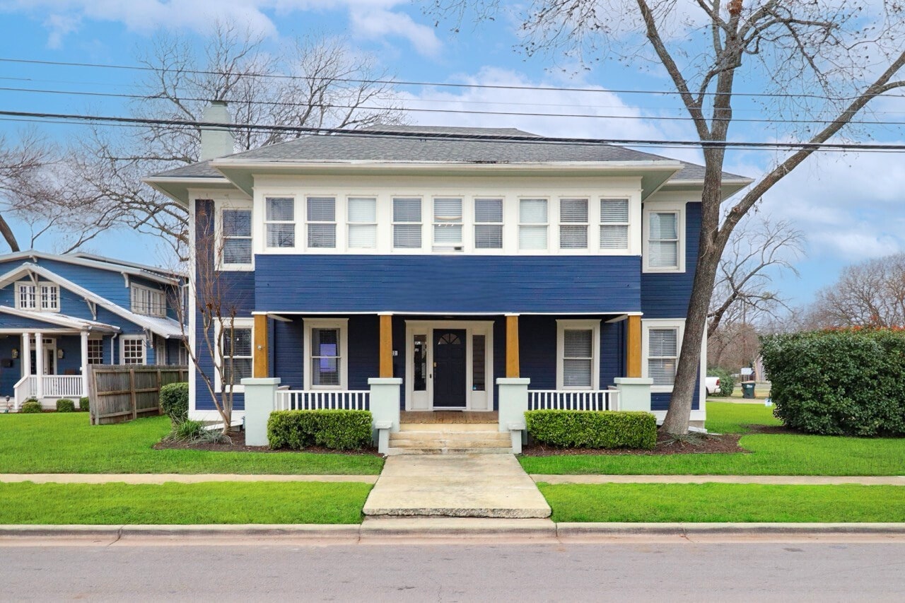 1102 S Rock St, Georgetown, TX for Sale